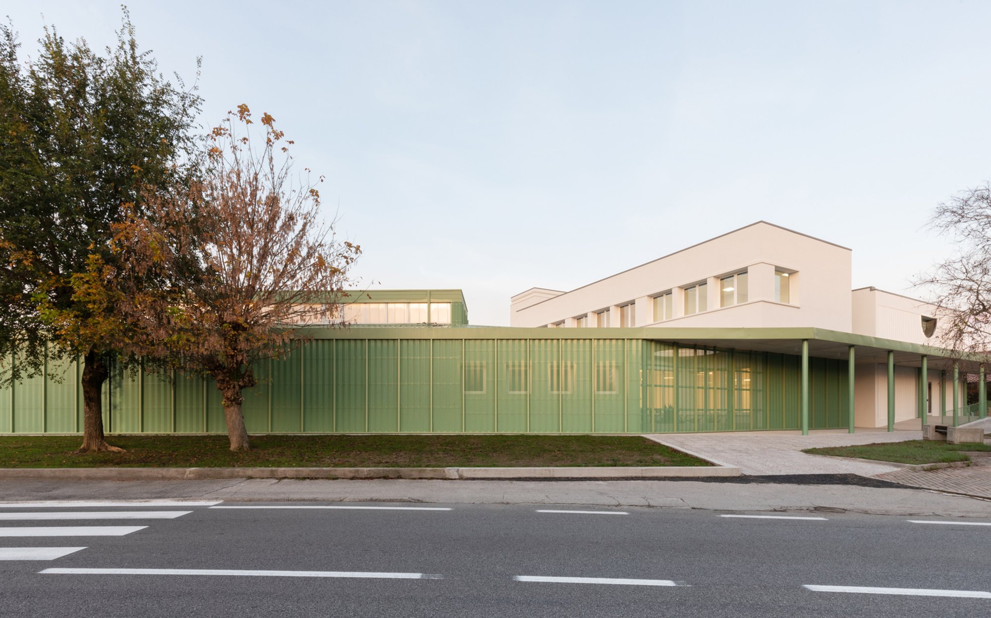 Luigi Einaudi Primary School San Cipriano: A Modern Educational Architecture Renovation