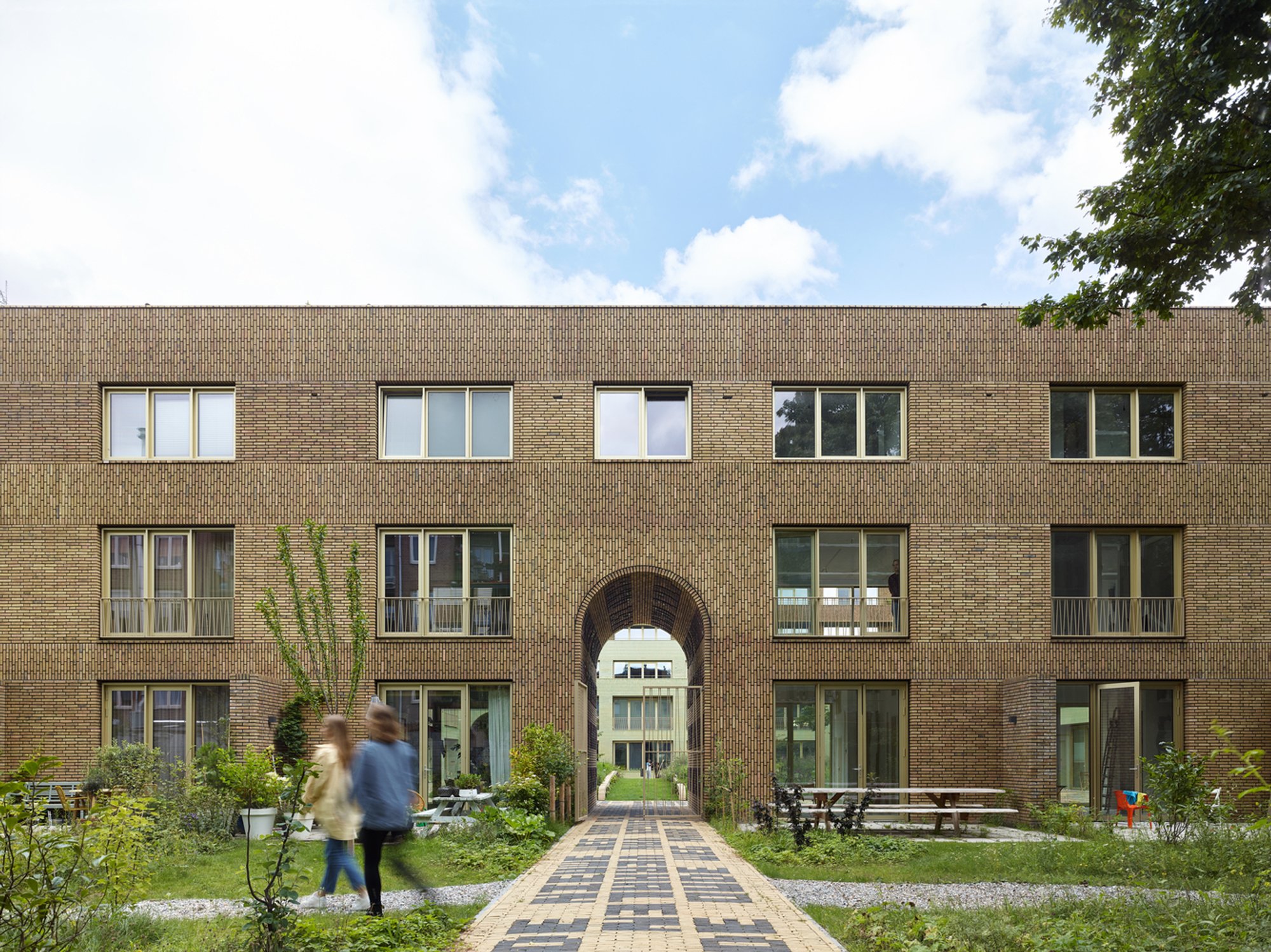 Spaarndammerhart Housing: A Contemporary Urban Housing Solution in Amsterdam