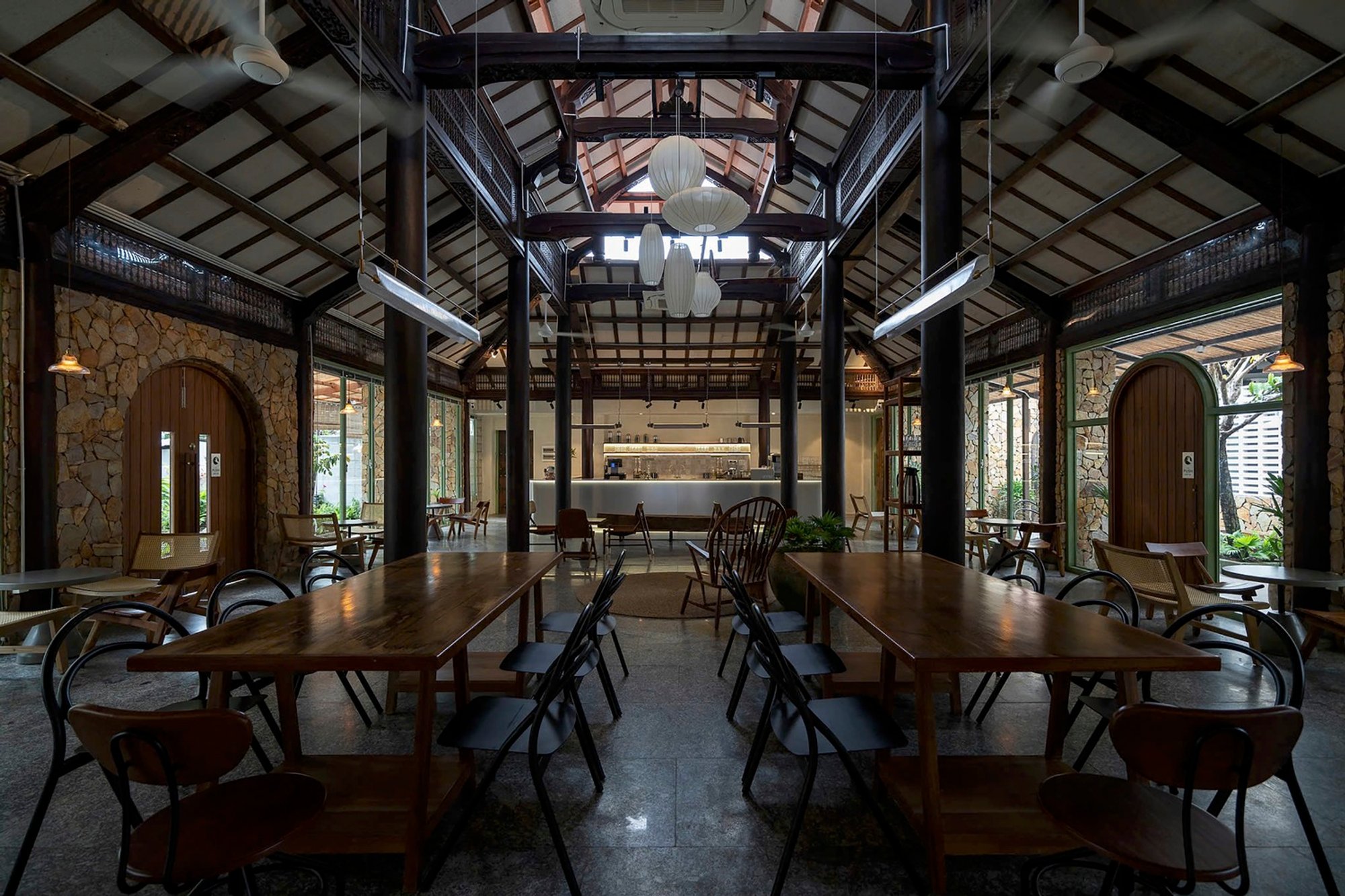 DeHue Coffee: A Modern Take on Traditional Vietnamese Coffee Shop Architecture