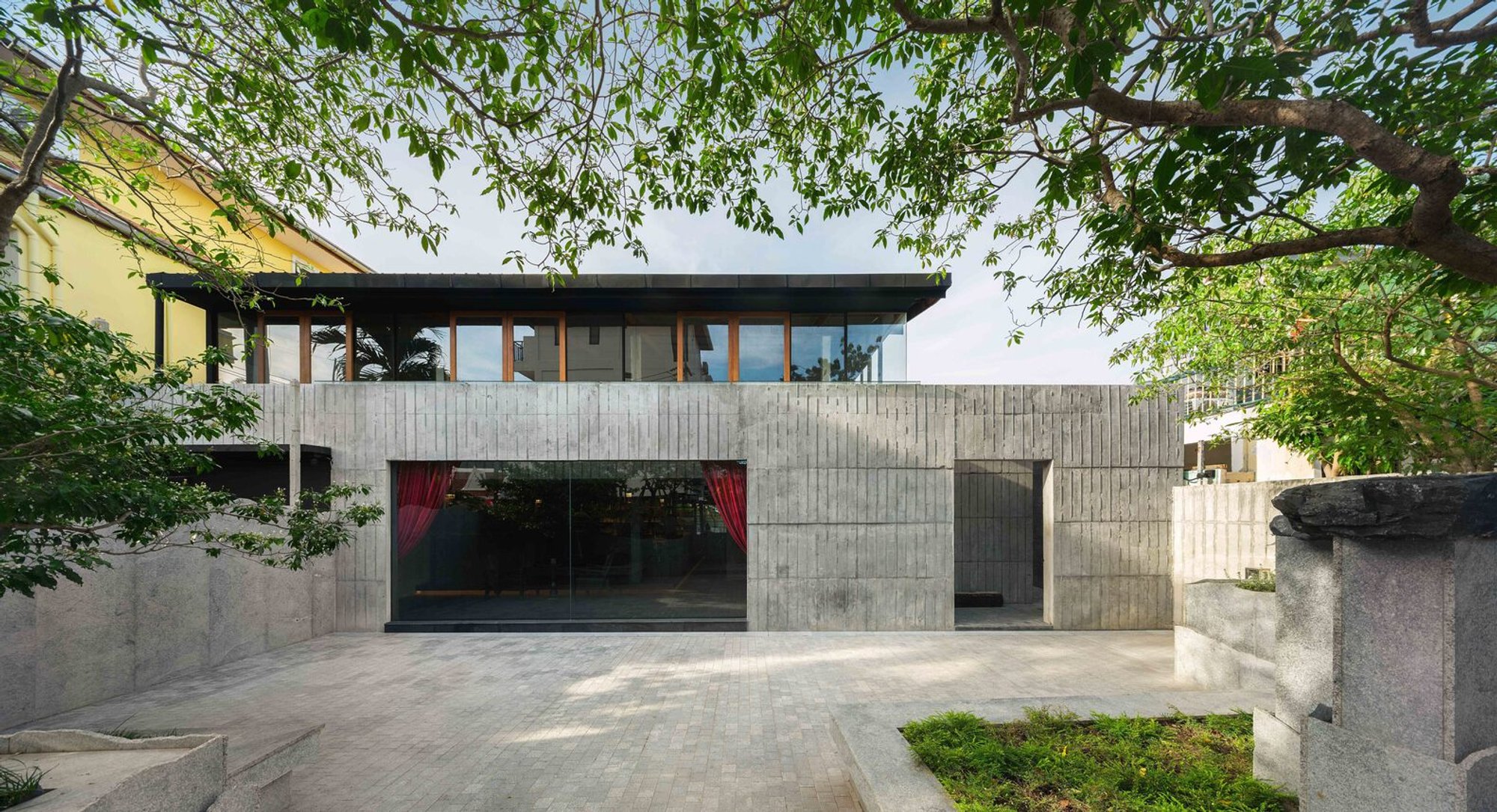 A Japanese-Inspired Bar Design Merging Tradition and Modernity