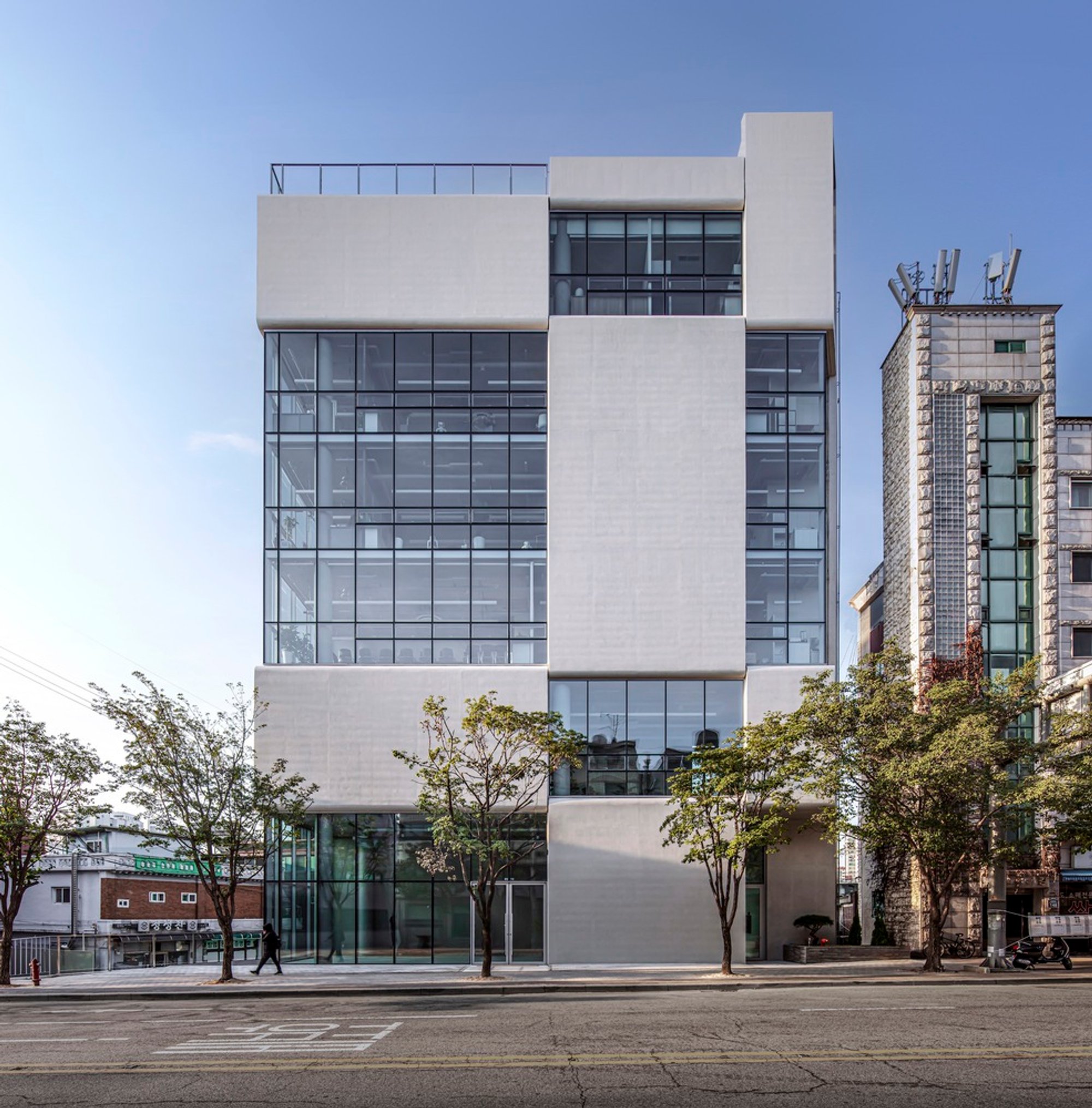 Redefining Office Spaces with Concrete-Lined Architecture