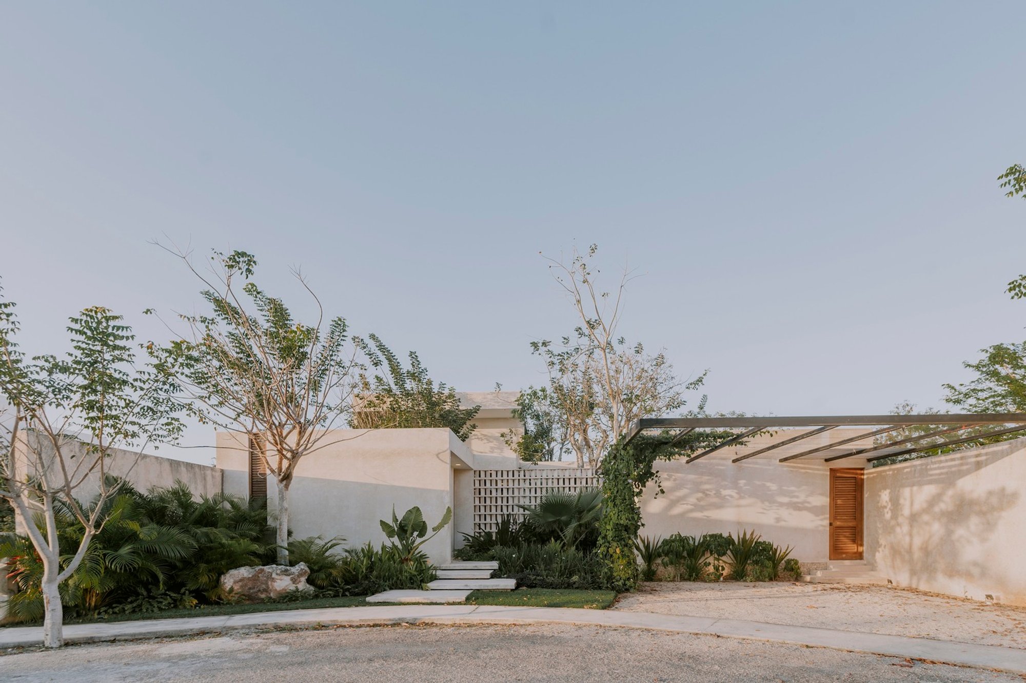 Eya House: A Harmonious Blend of Contemporary Design and Nature by TARA Arquitectura