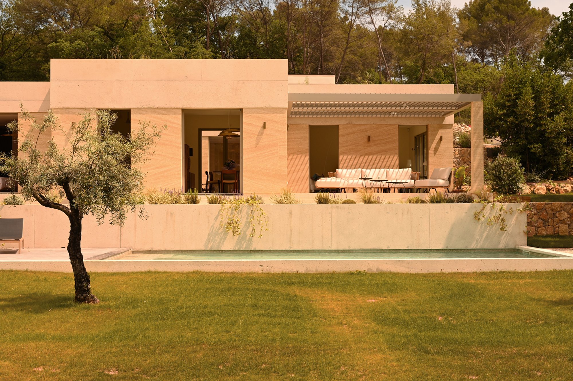 Le Clos Villa by Bancaù Architectes: A Harmonious Blend of Sustainability and Mediterranean Design