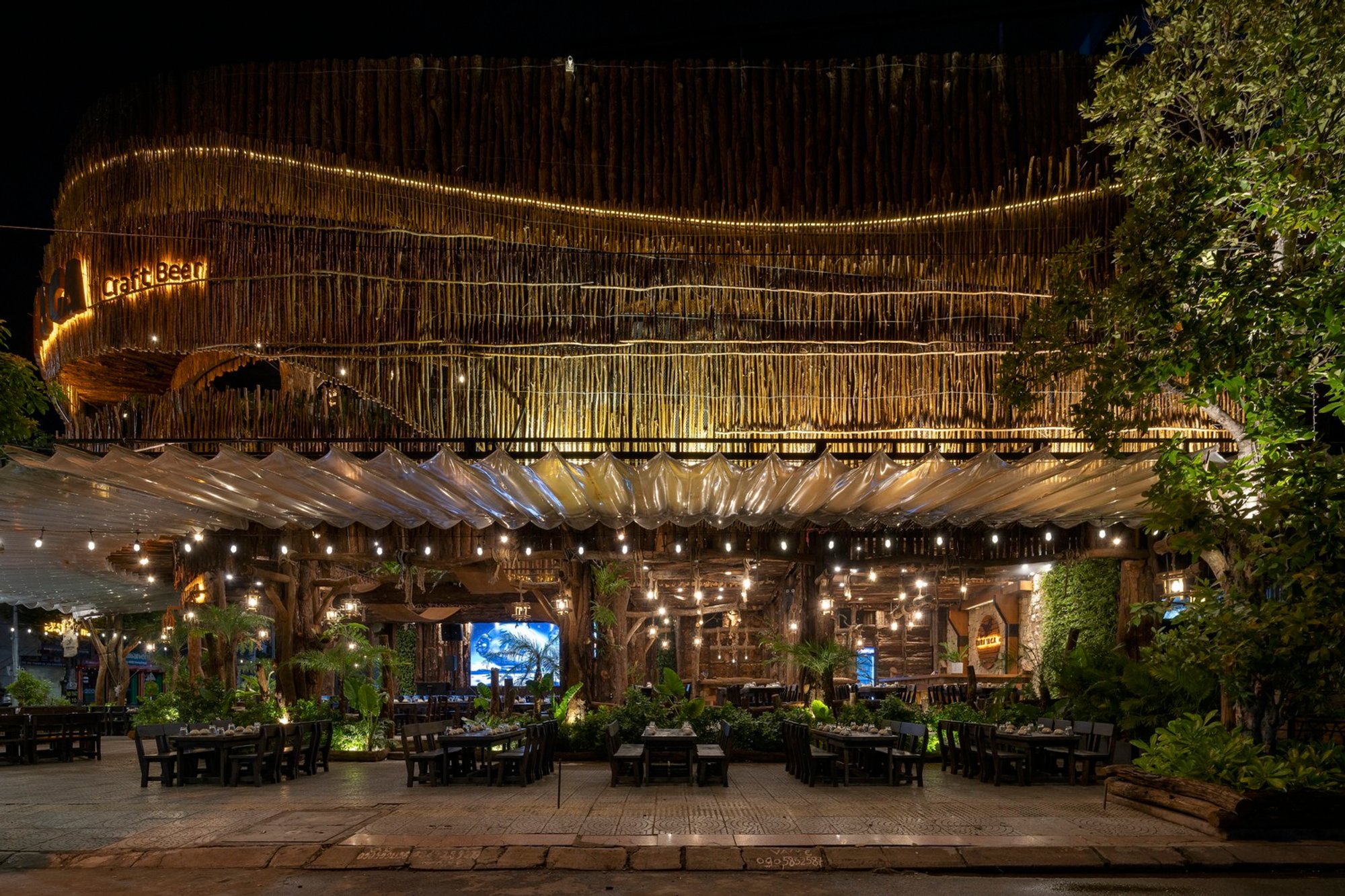 Baba Yaga Restaurant: A Symphony of Eco-Friendly Architecture and Urban Elegance