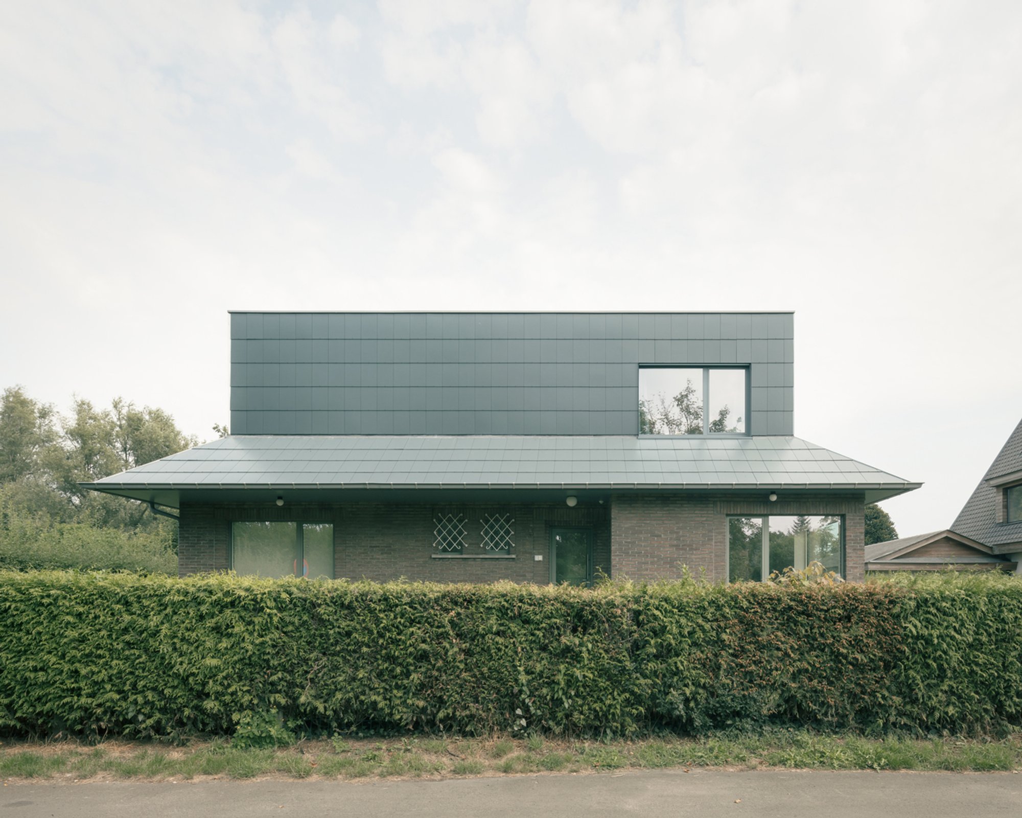 Reconfigured Single-Family House Design: A Modern Transformation in Ghent