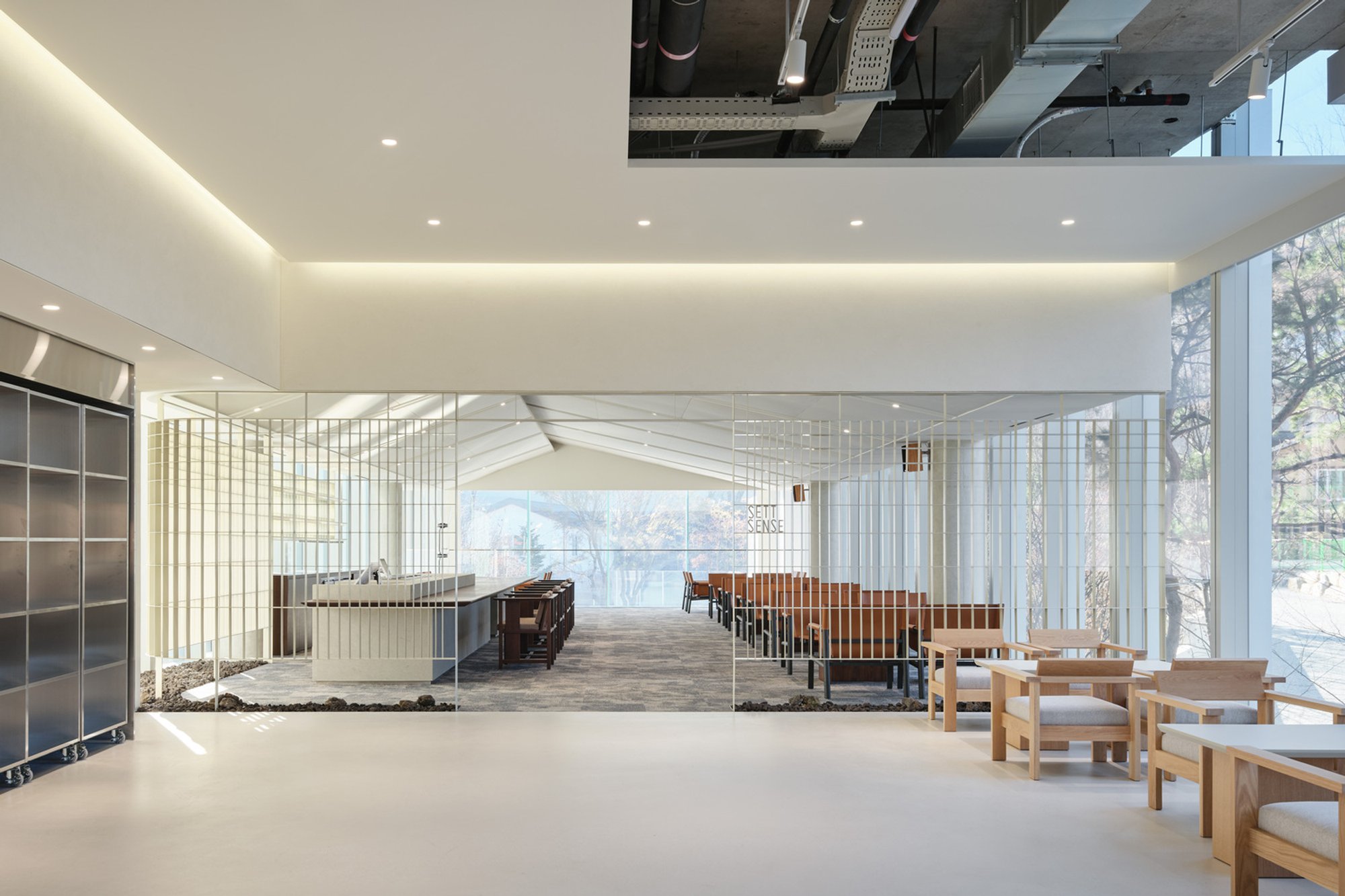 SETT by Design Studio Maoom: A Tranquil Harmony of Architecture and Nature