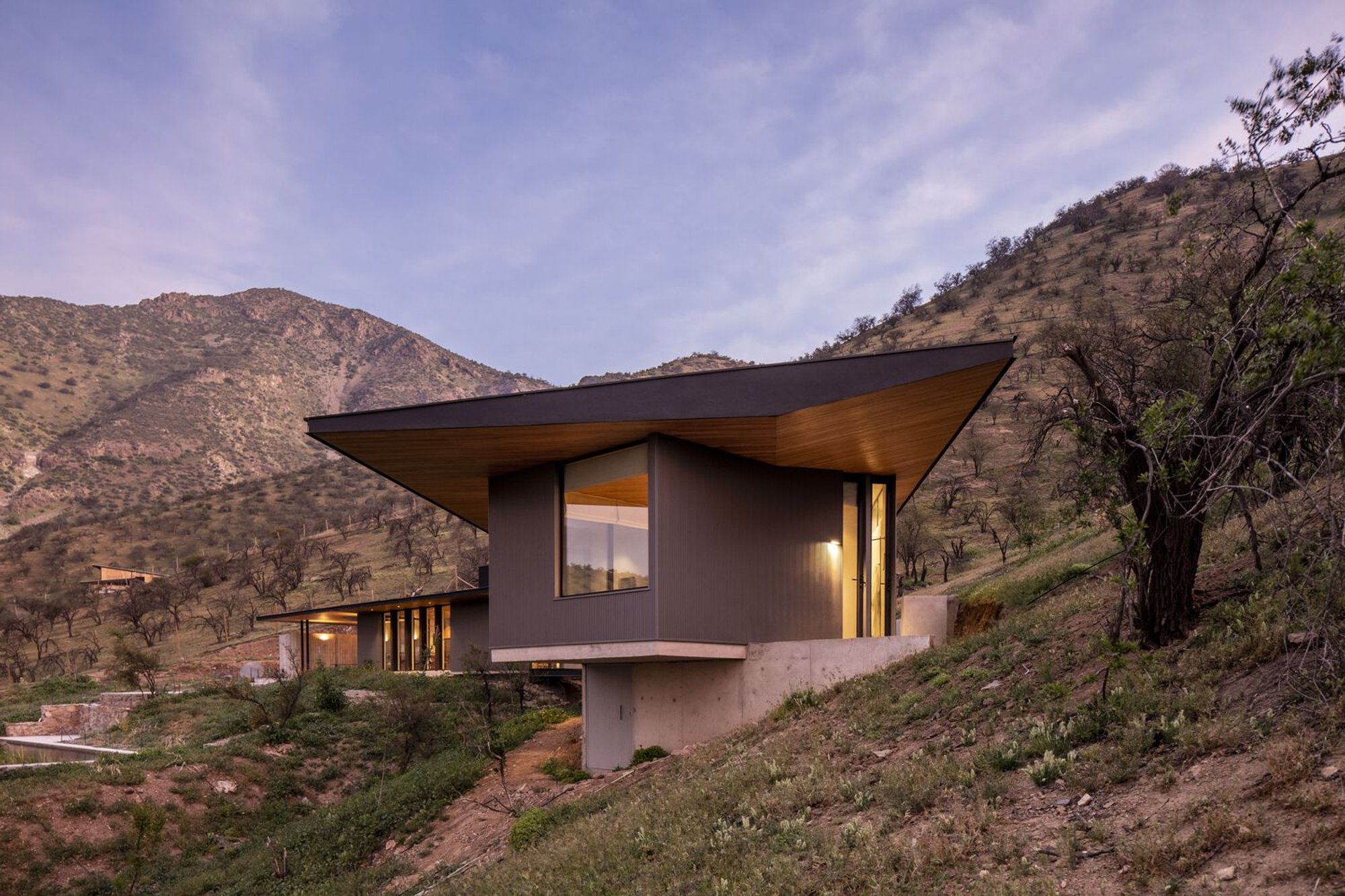 Chamisero House: An Architectural Masterpiece by Elton&Deves Arquitectos and Chamorro Arquitecto