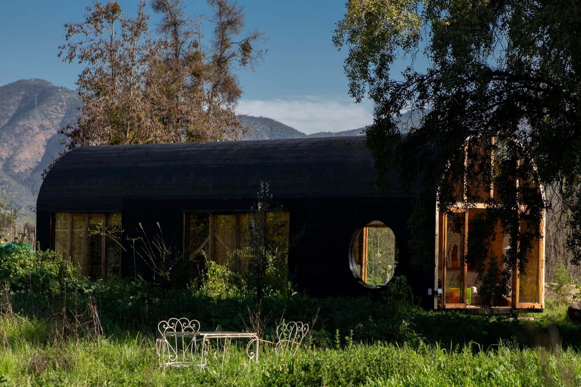 Catalejo: A Sustainable Elevated House Blending with Nature in Limache, Chile