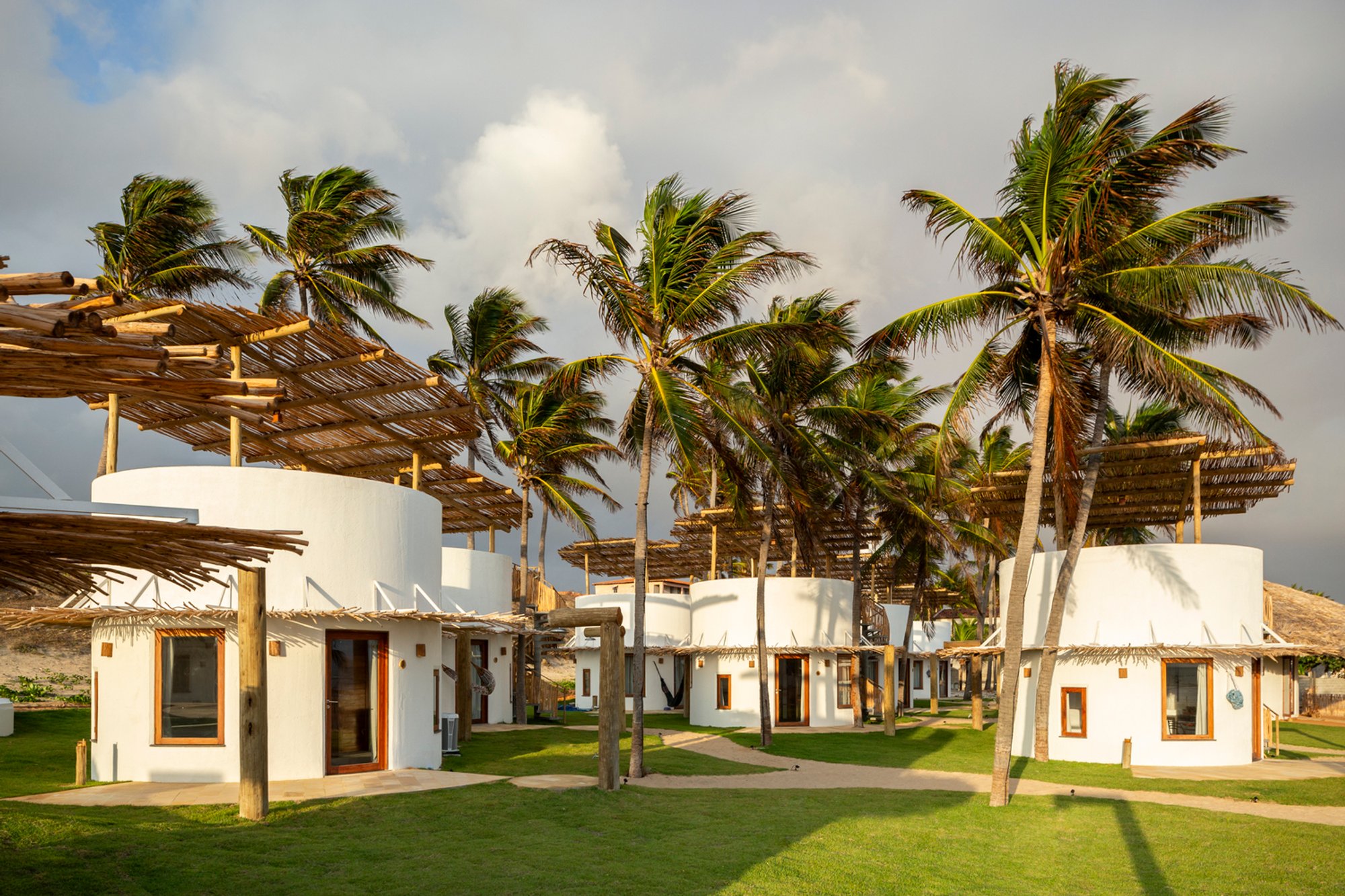 Vento Vinte Lodge: A Sustainable Coastal Retreat in Trairí, Brazil