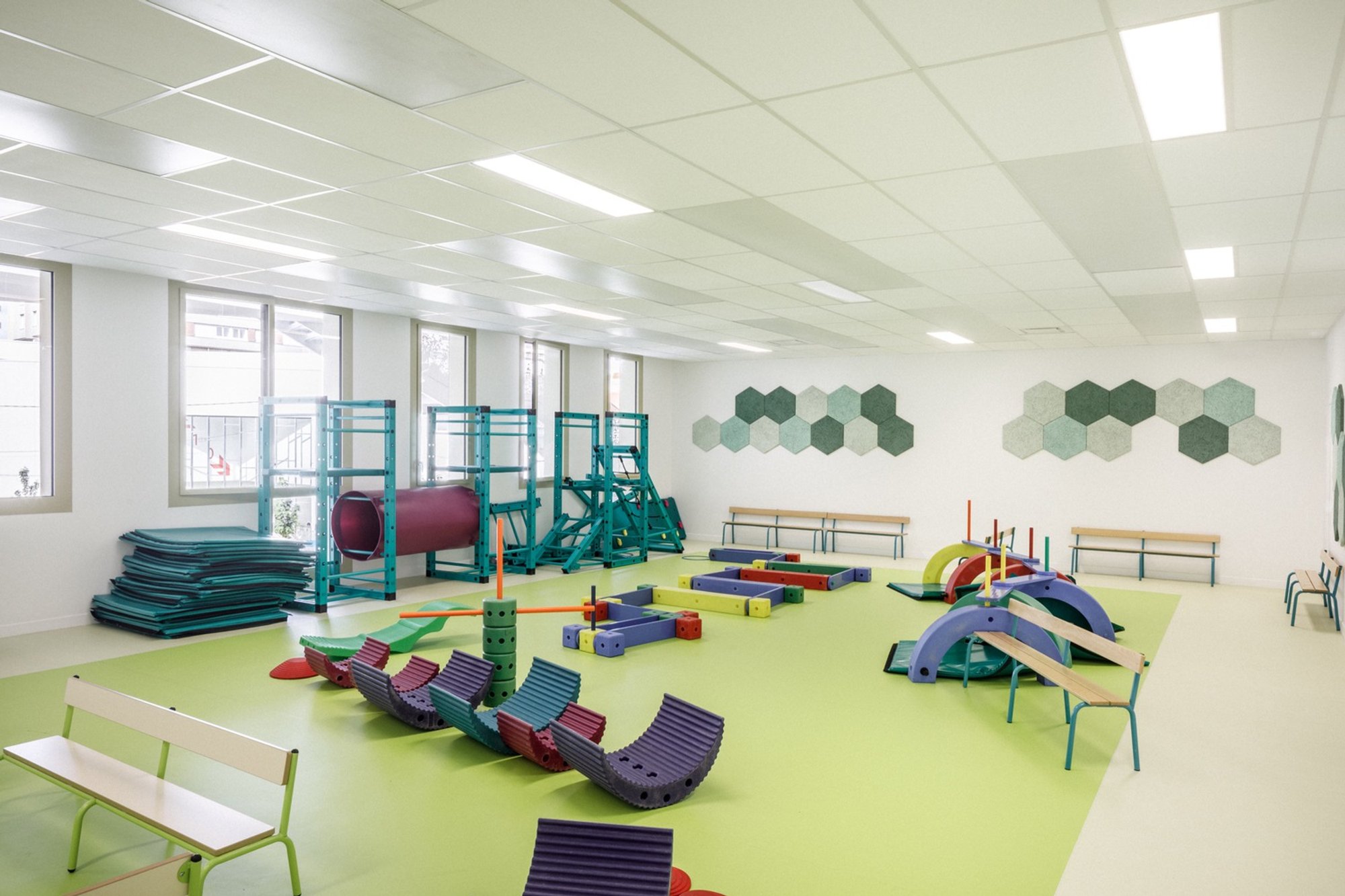 Exploring the Geneviève-de-Gaulle-Anthonioz School Group Architecture: A Sustainable Landmark in Greater Paris