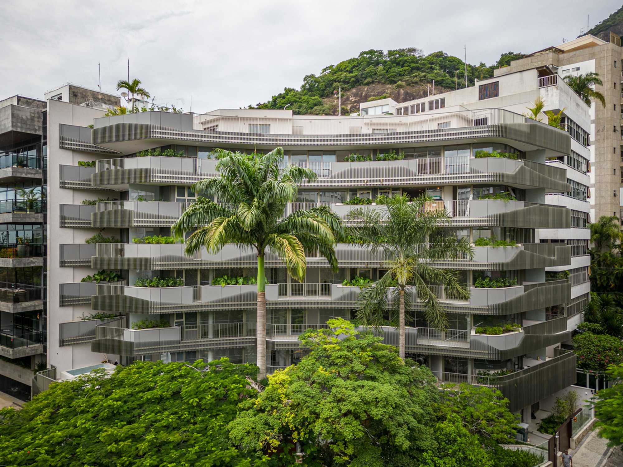 Modern Apartment Design in Rio de Janeiro: Brisa Apartments by Sergio Conde Caldas Arquitetura