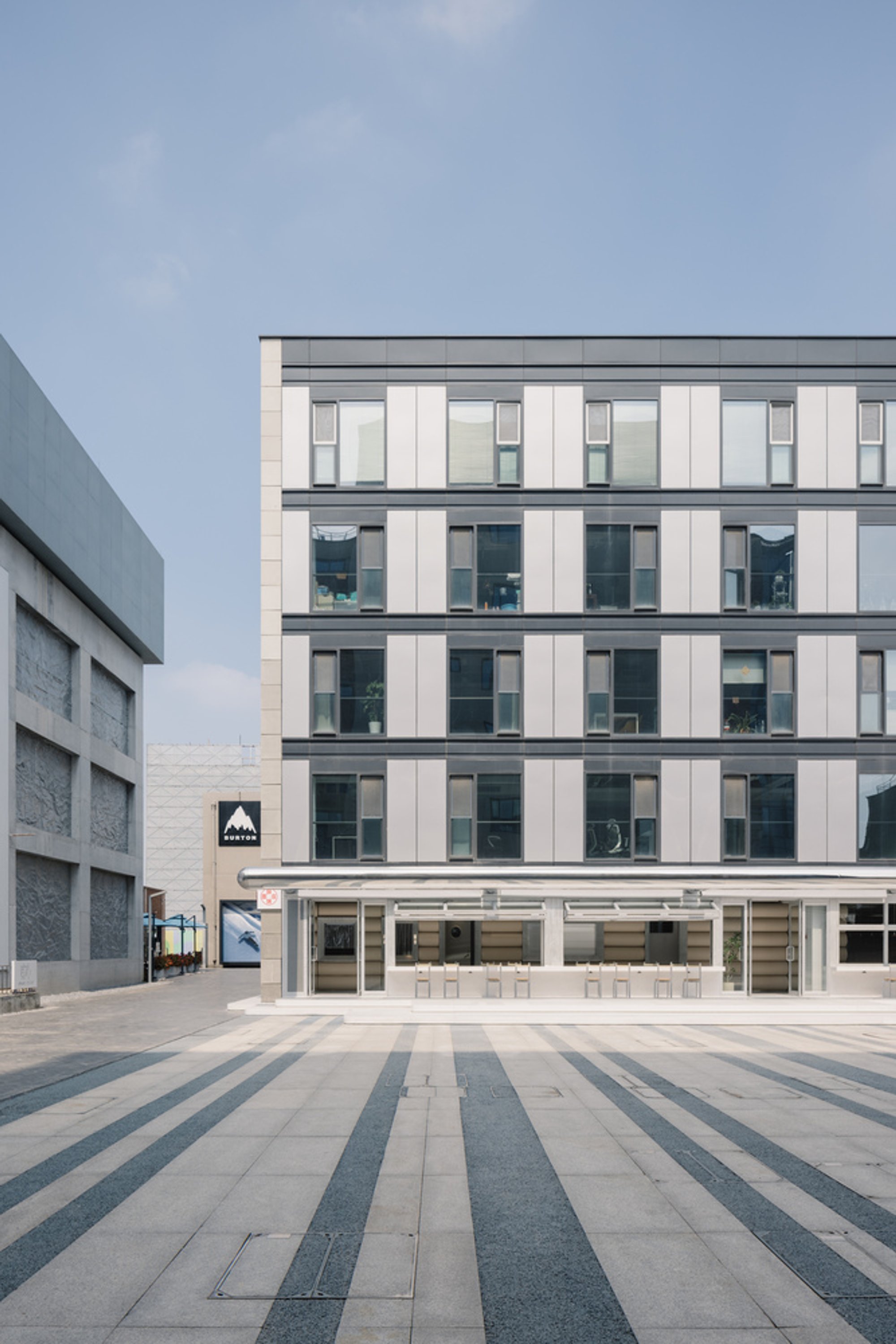 The Role of Adaptive Restaurant Design in Architecture: A Case Study of Pang Mei Noodle Bar