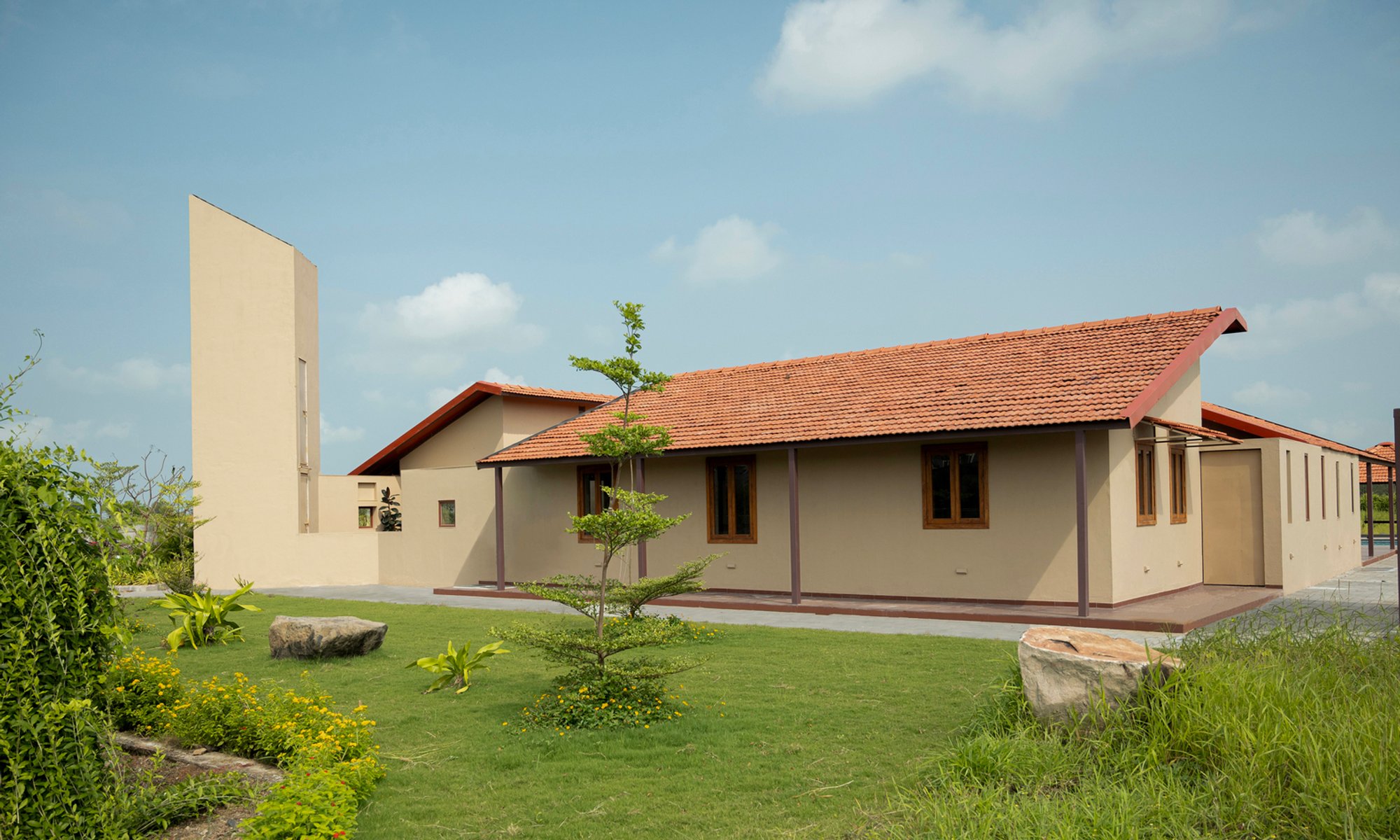 Sustainable Farmhouse Design in India: Farmhouse at Balkash by ROOMOOR