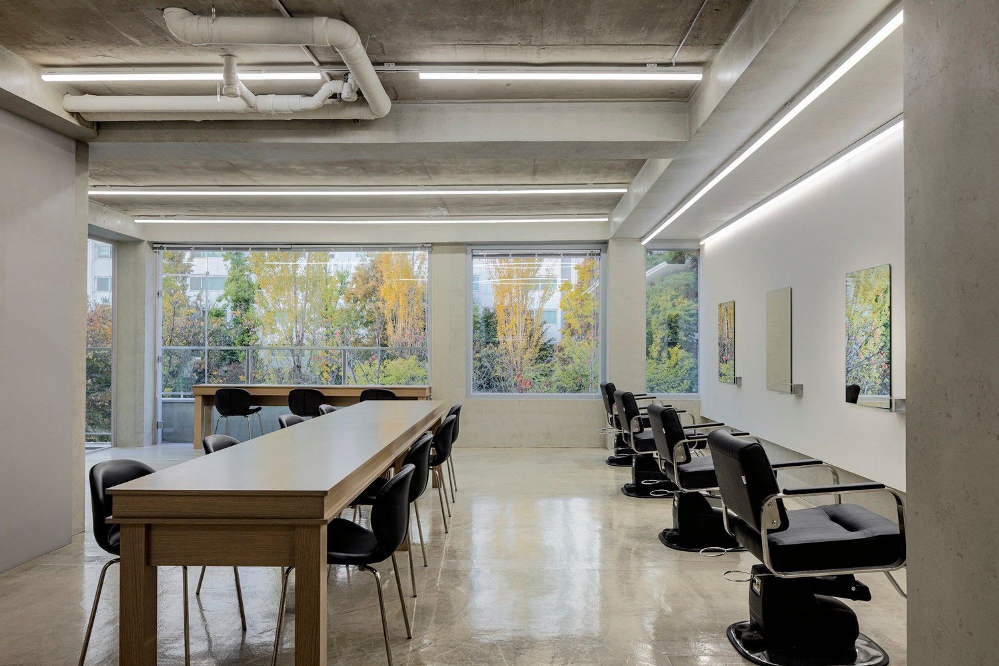 Minimalist Hair Salon Design: Capturing Seasonal Elegance in South Korea