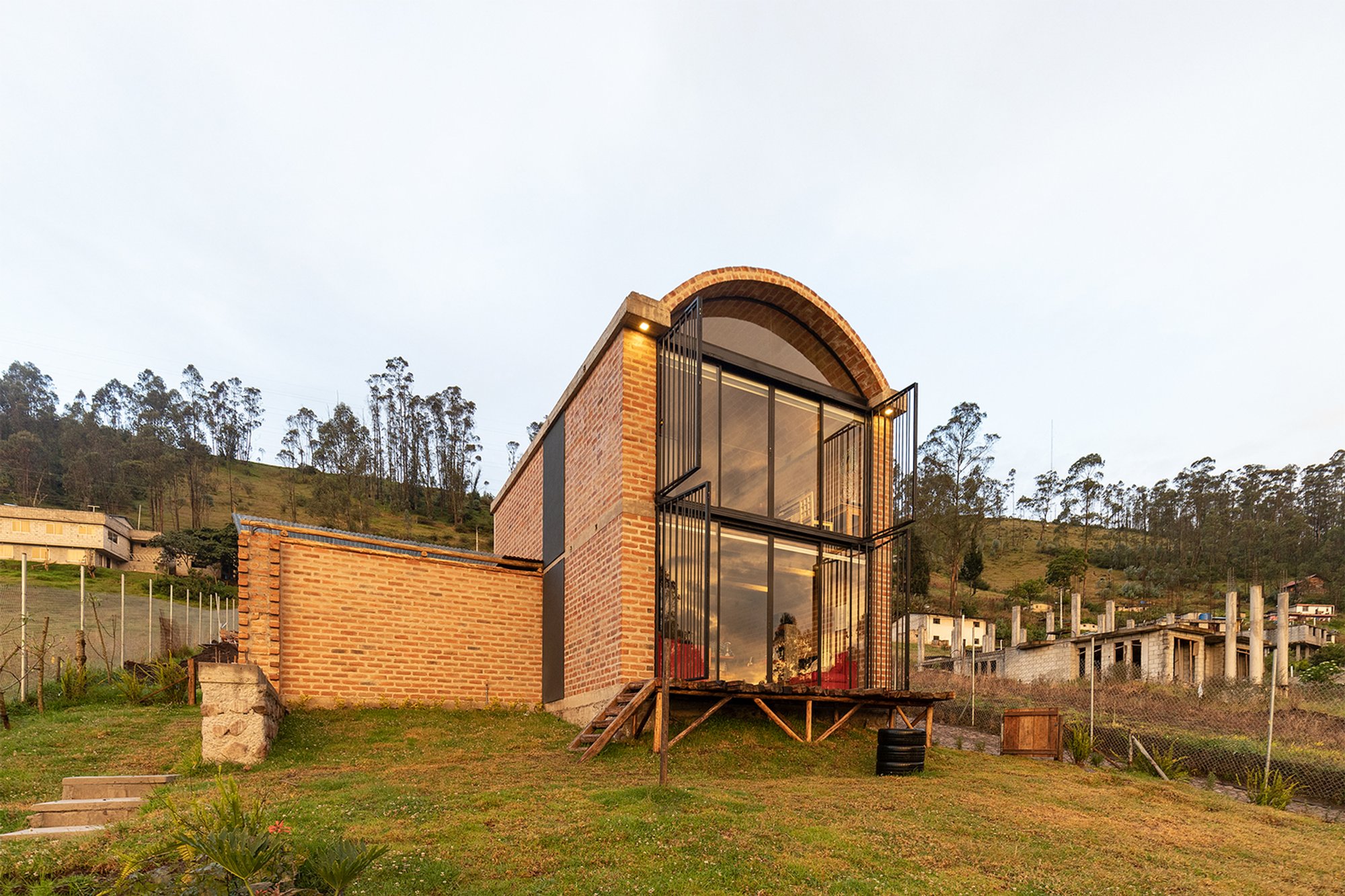Brick House Architecture in Ecuador: The Bread Oven House by Taller General and ERDC Arquitectos