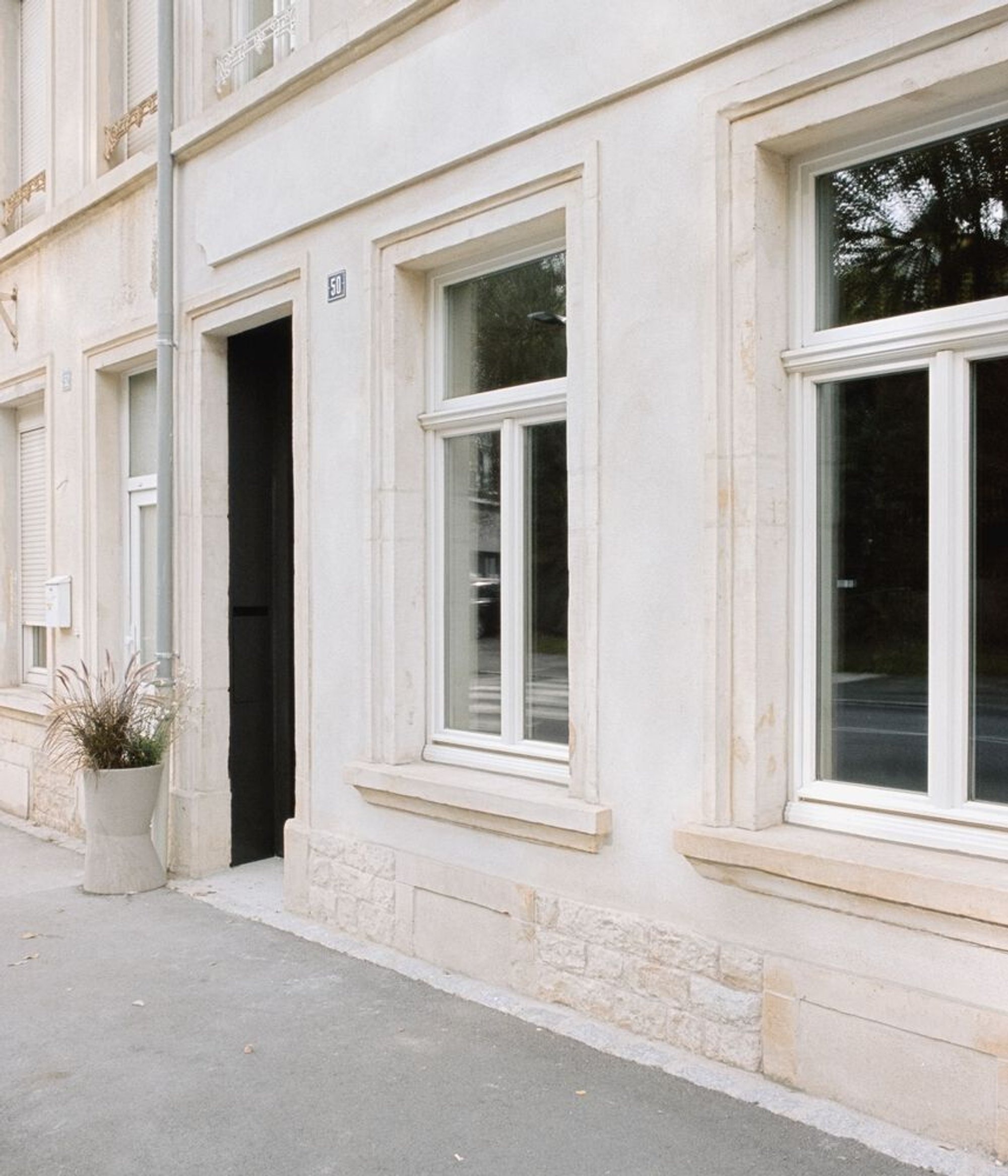 GuestHouse 50: A Stunning Renovation in Luxembourg by Kaell Architecte