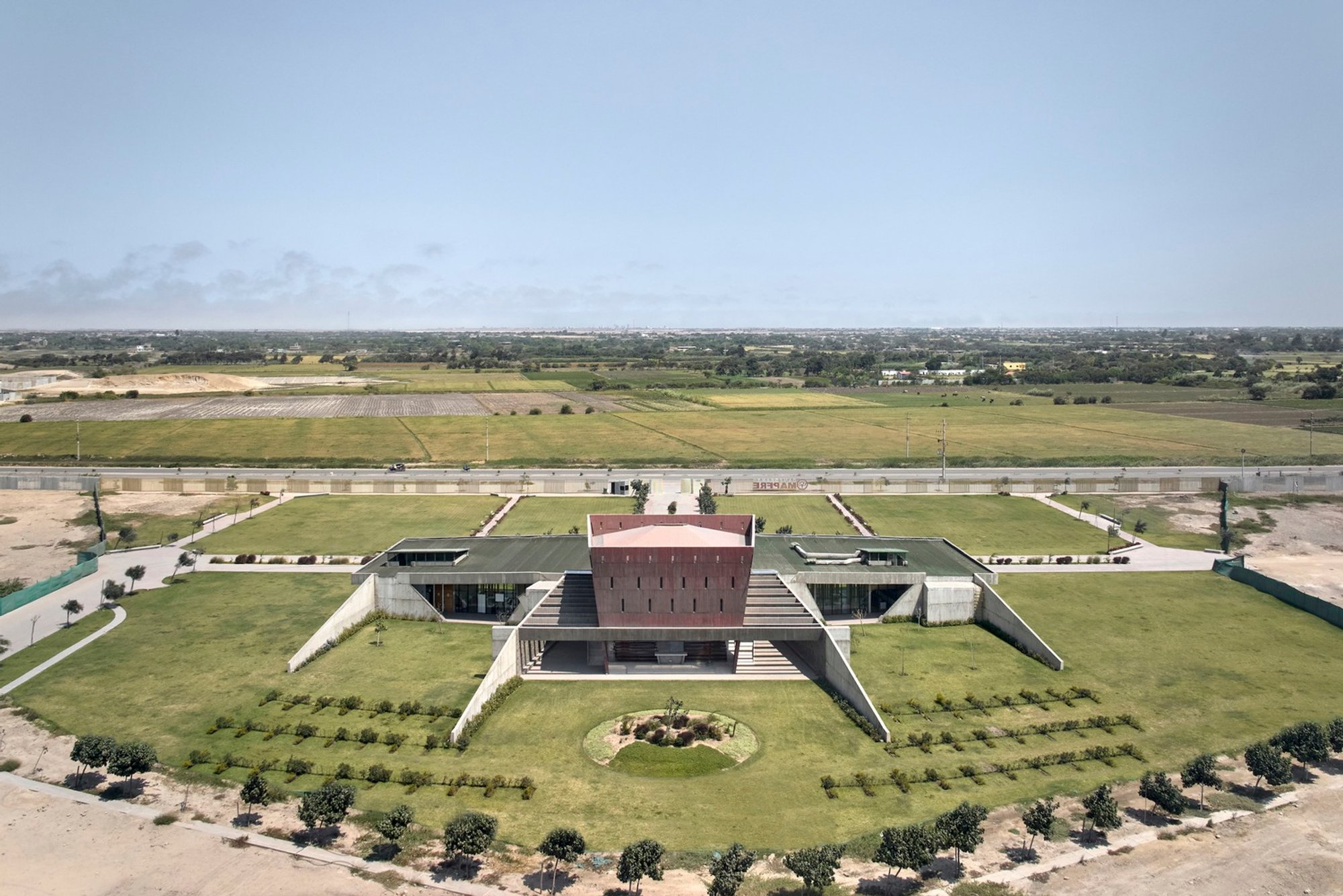 Camposanto Mapfre Chiclayo: A Harmonious Fusion of Landscape and Architecture in Peru