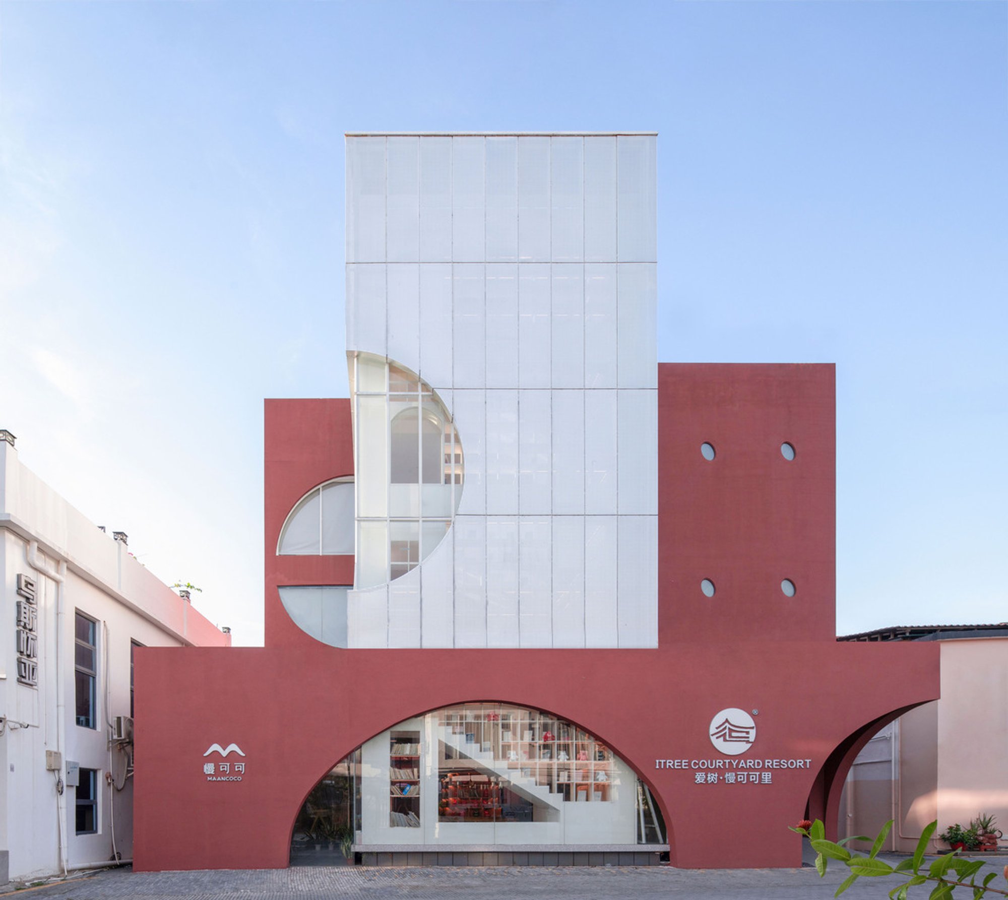 Modern Coastal Architecture: The Itree Mankekeli Homestay by Wildurban Architects