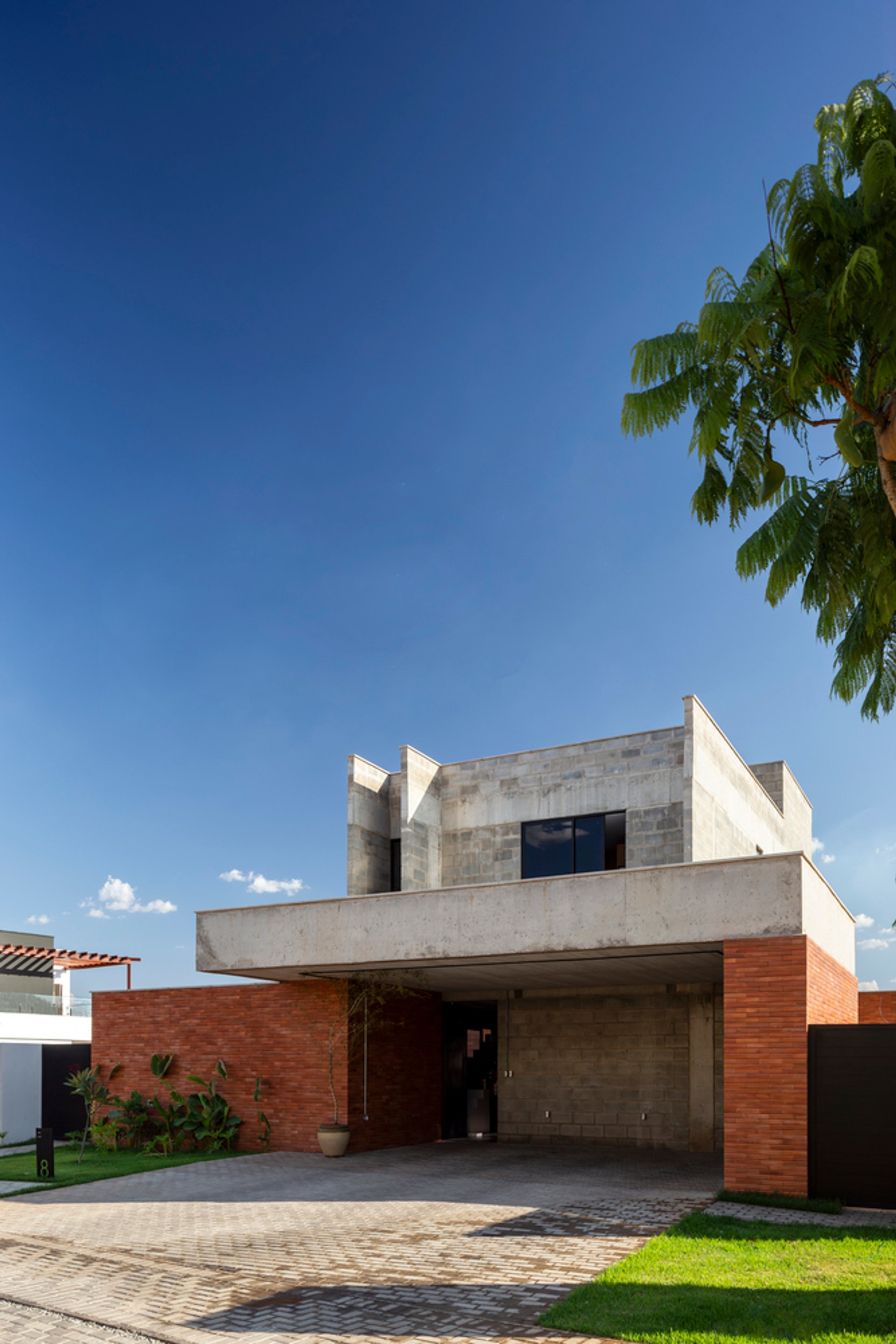 Vão House: A Case Study in Contemporary Design