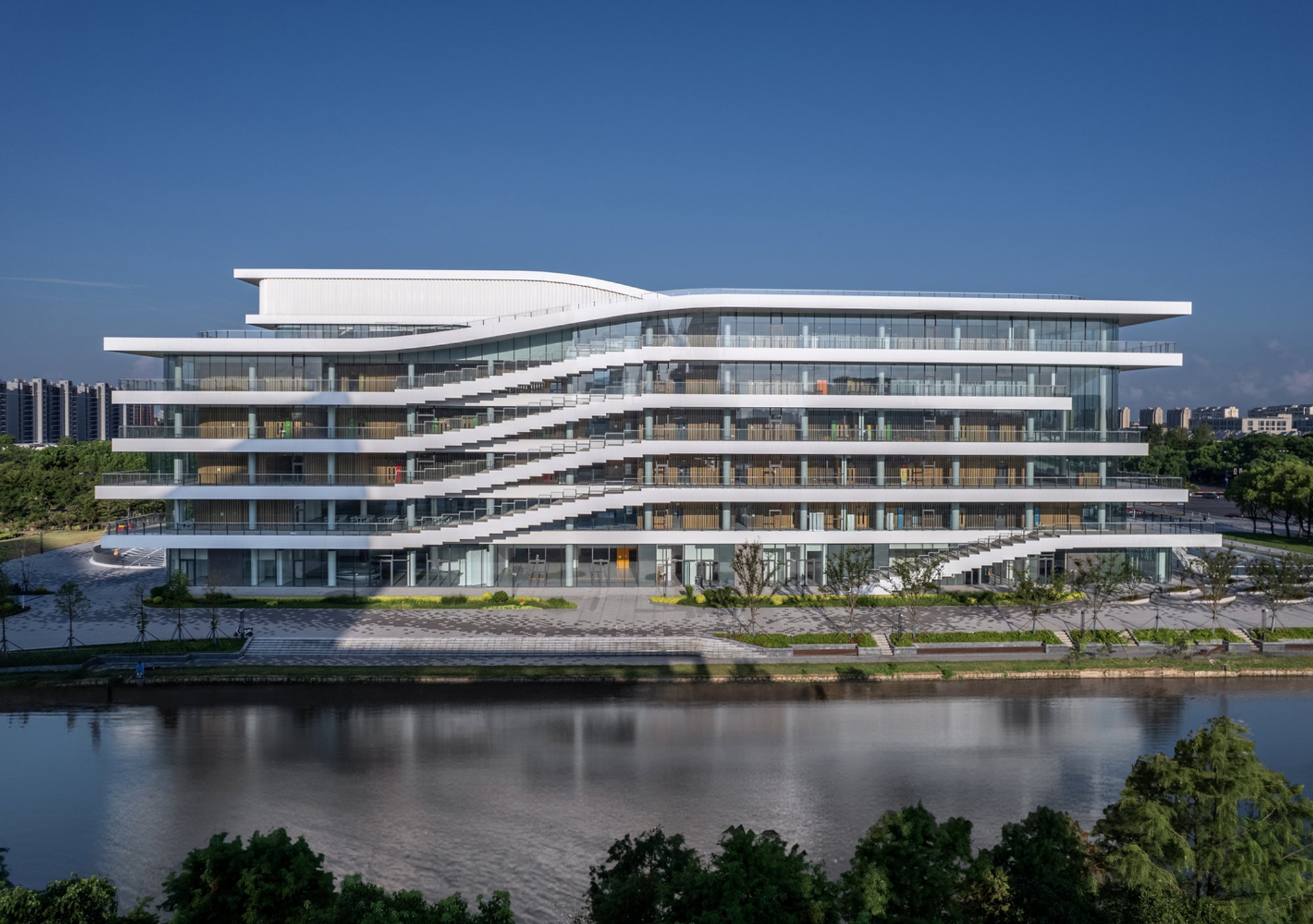 Lingang Youth Activity Center: Redefining Exploration and Learning Through Architecture