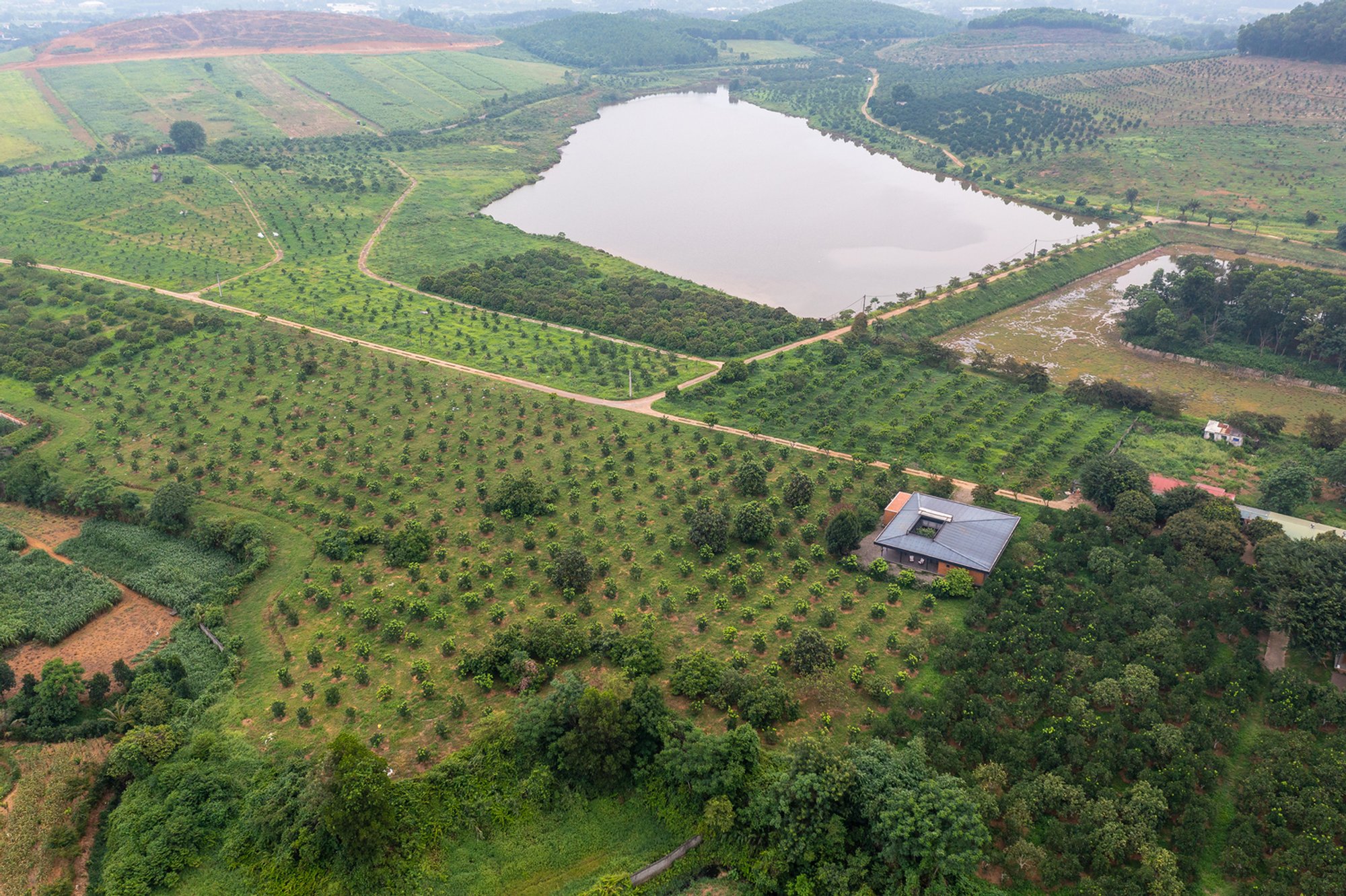 Sustainable Rural Architecture in Vietnam: Dong Mo Farmhouse by Idee Architects