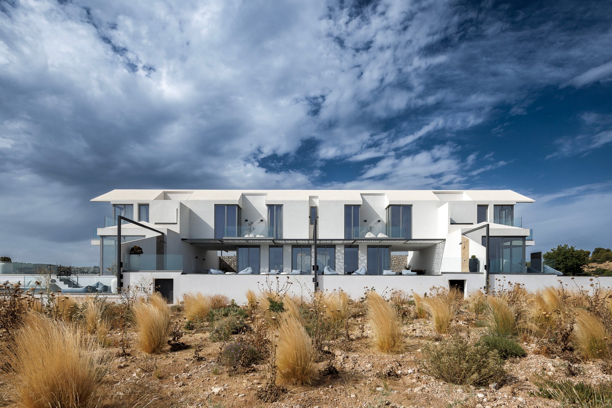 Modern Multi-Functional Villa Design: Bridge House by Klab Architecture