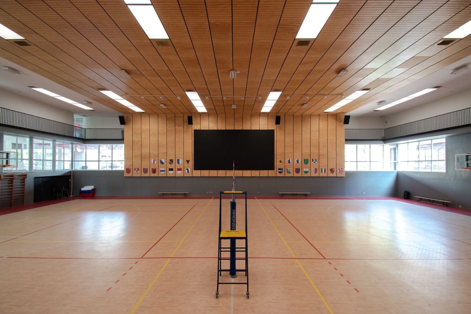 Swiss School Gymnasium Architecture: A Modern Multi-Use Solution