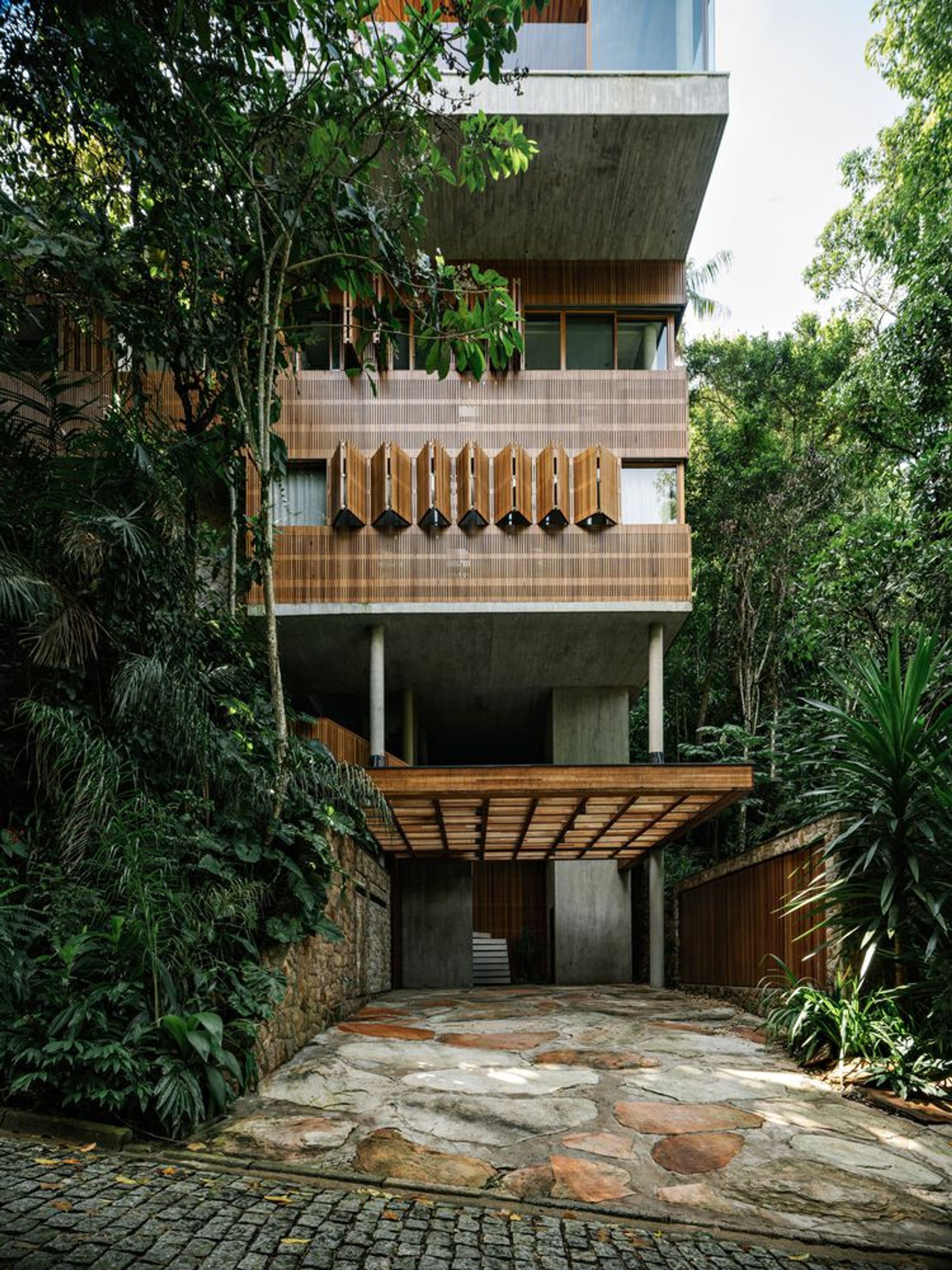 Tropical House Architecture: VJC Iporanga House by David Bastos and Marina Salles