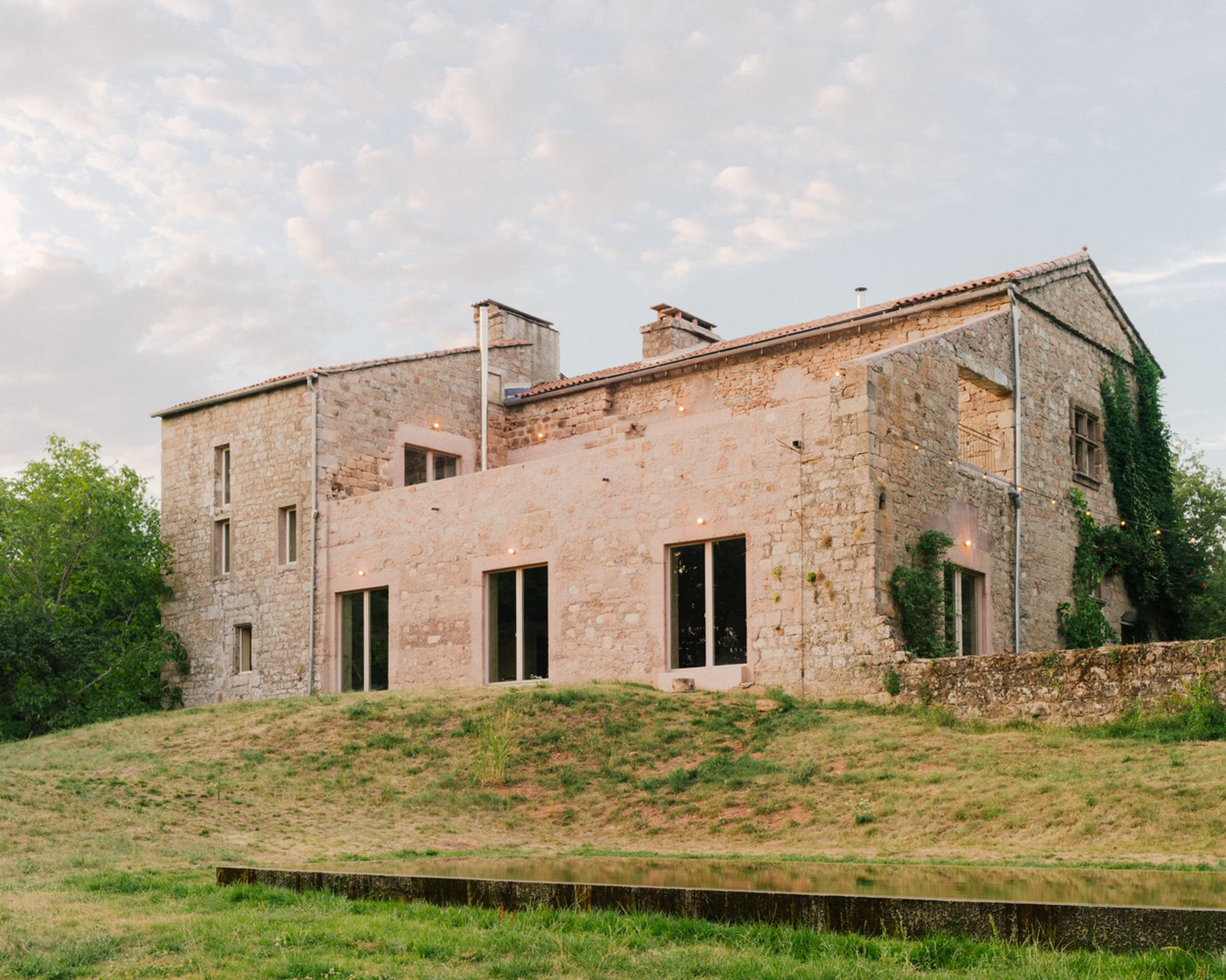 Restoration of 16th Century Houses in France: LA FAGE by Plan Común