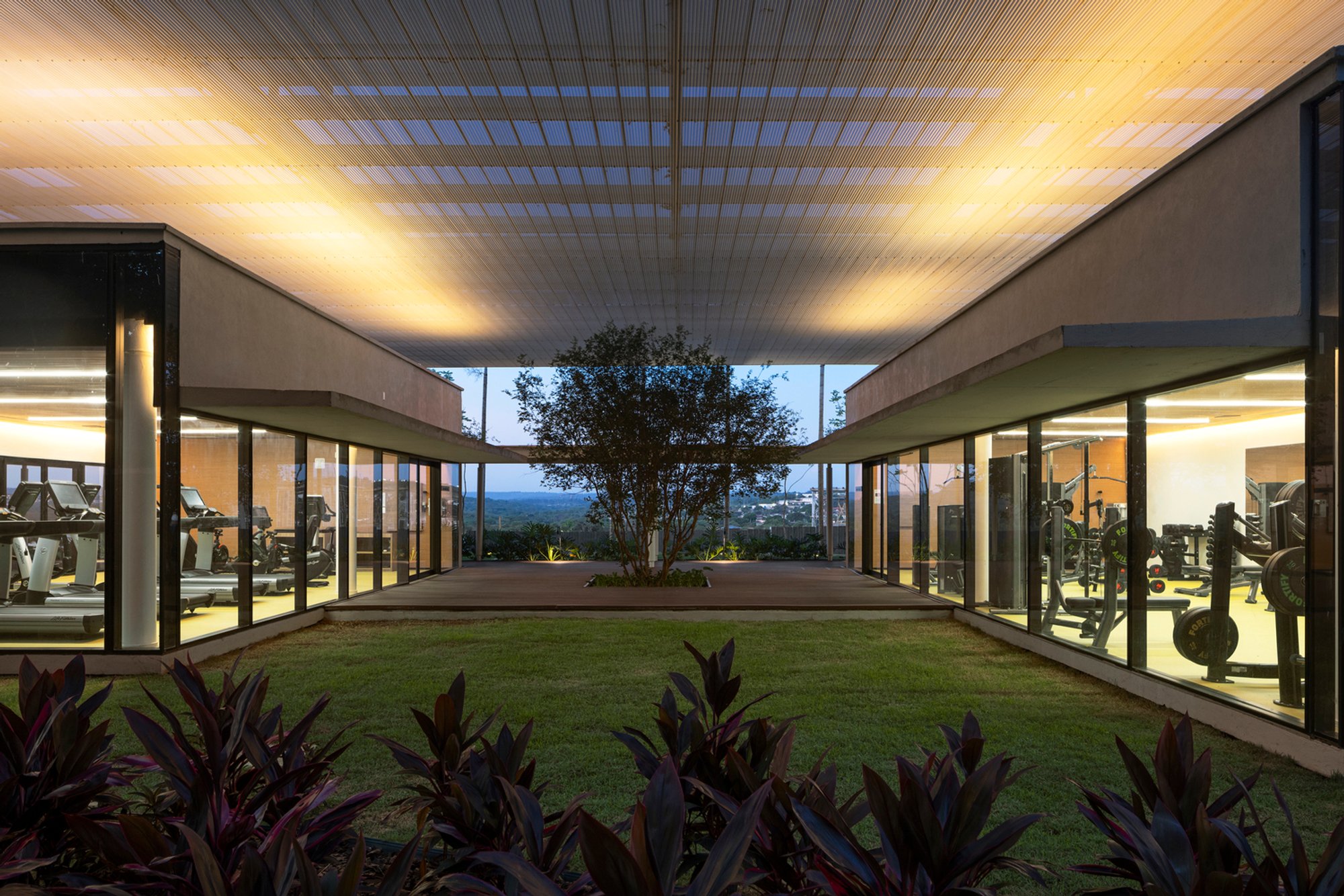 Modern Fitness Center Architecture Design: A Case Study of Capote Marcondes Longo's Masterpiece in Goiânia, Brazil