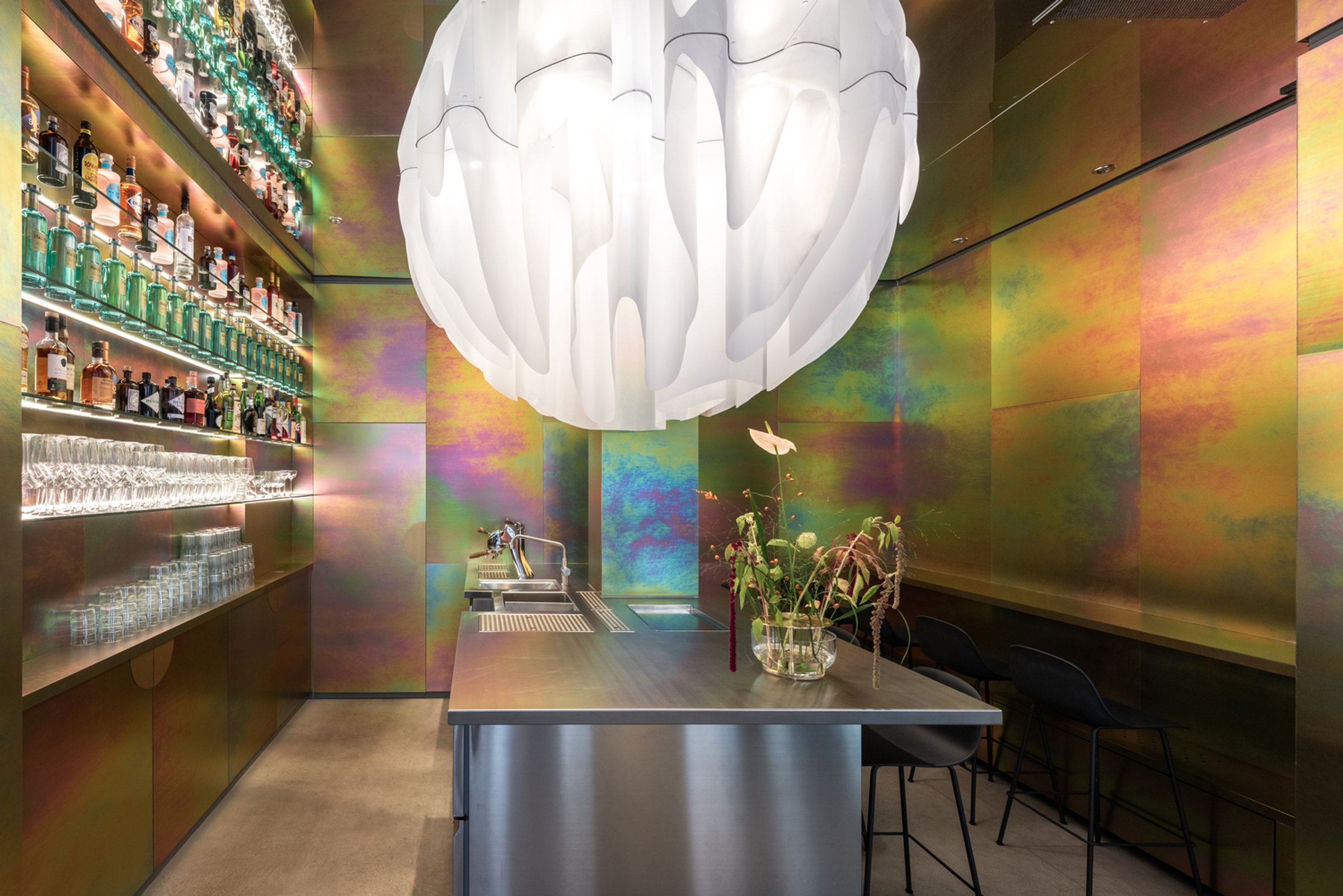 Parametric Design in Small Spaces: A Case Study of Cœur Tagesbar