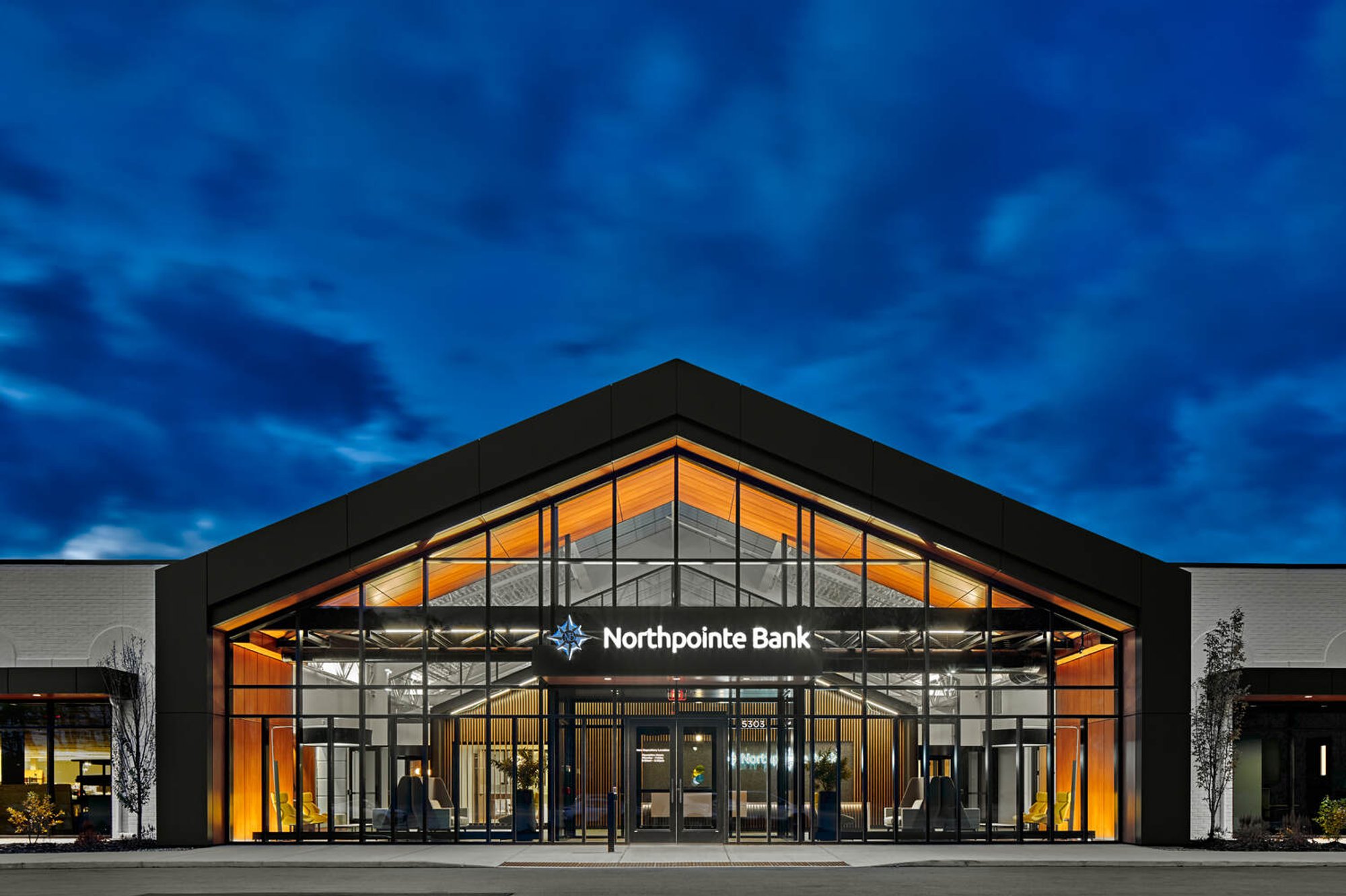 Workplace Renovation Design: Northpointe Bank Operations Center by Ghafari Associates