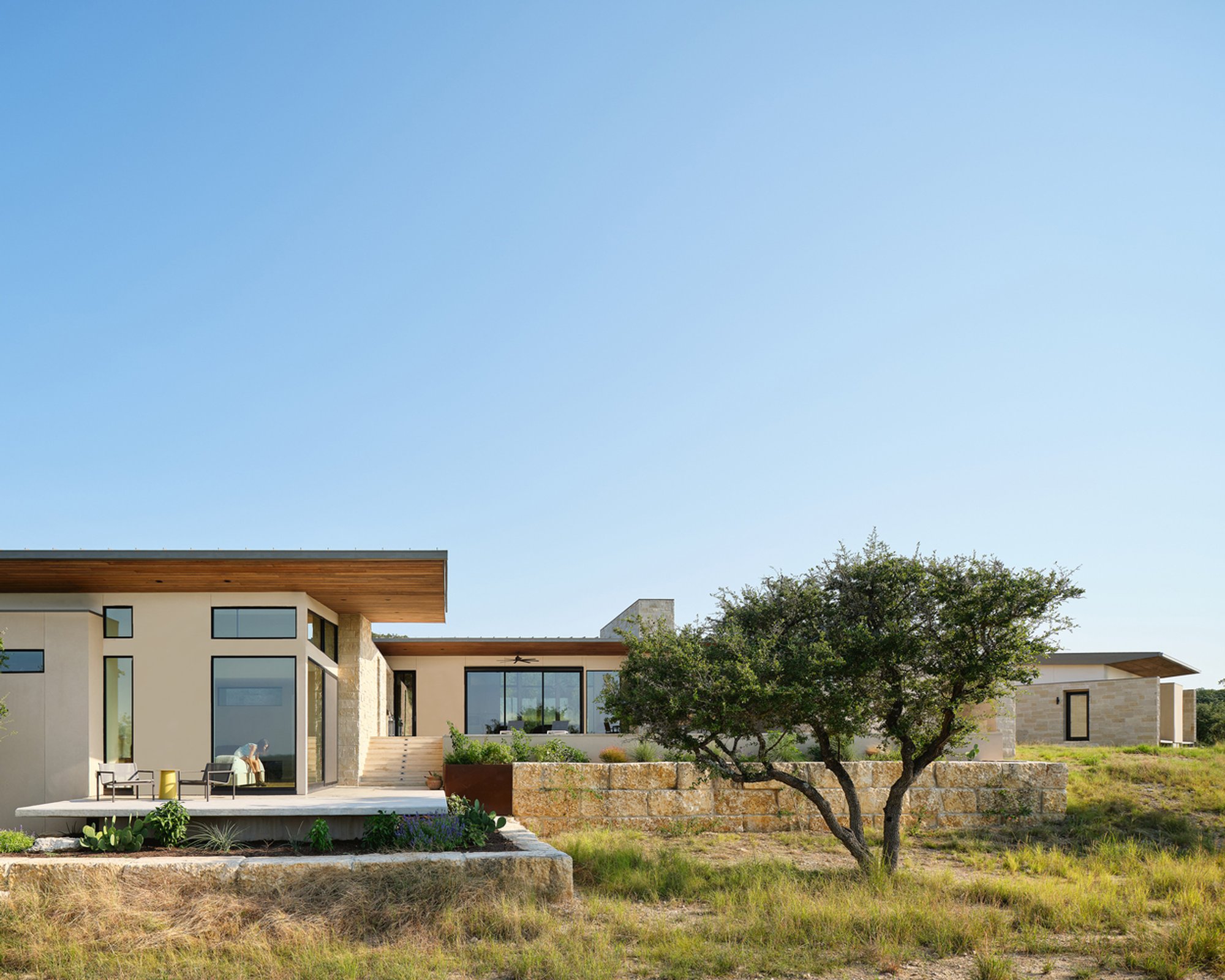 Modern Sustainable Architecture in Texas: Mount Sharp Residence