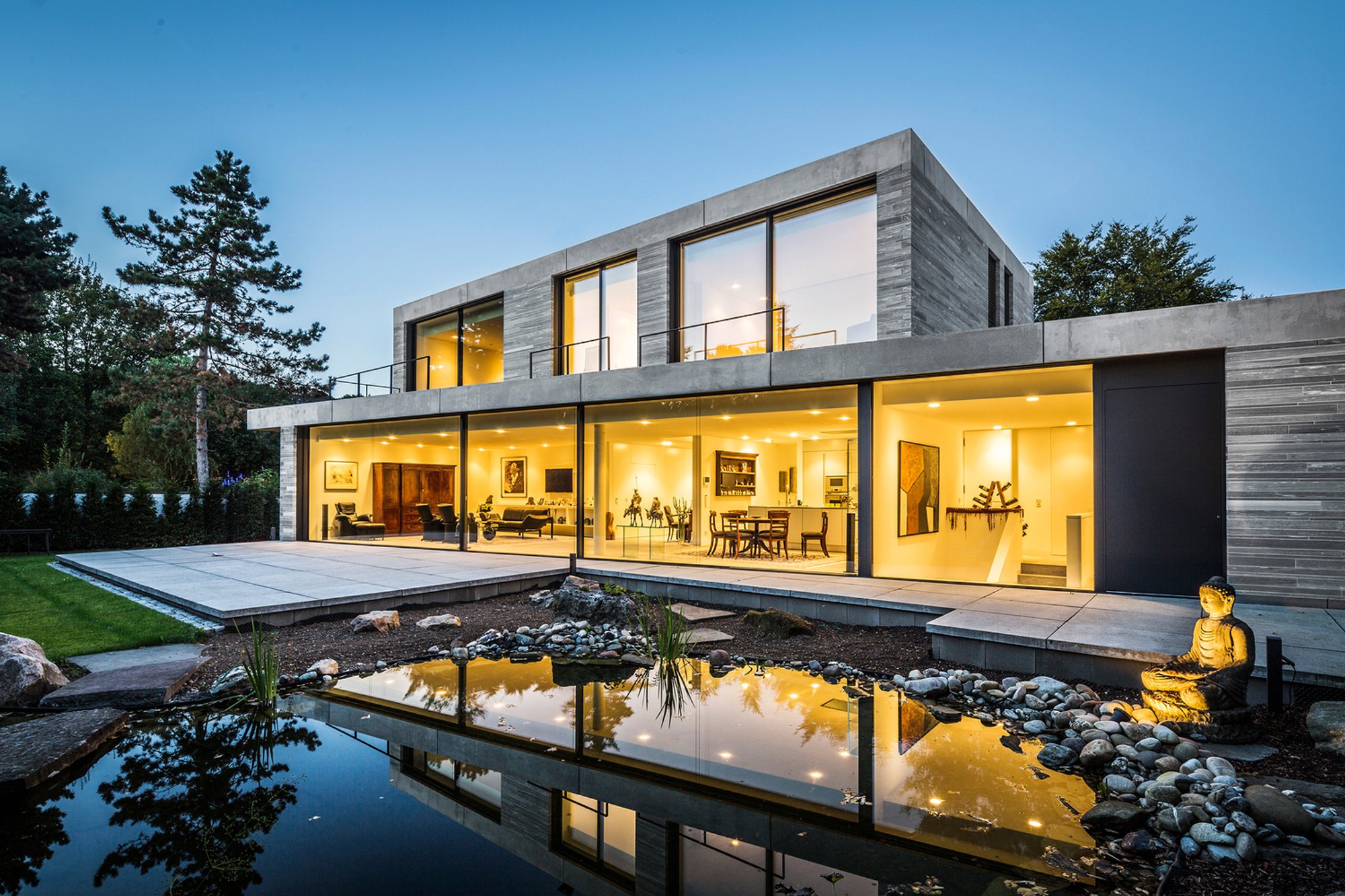 Residential House Cologne Hahnwald: A Modern Architecture for Relaxation and Accessibility