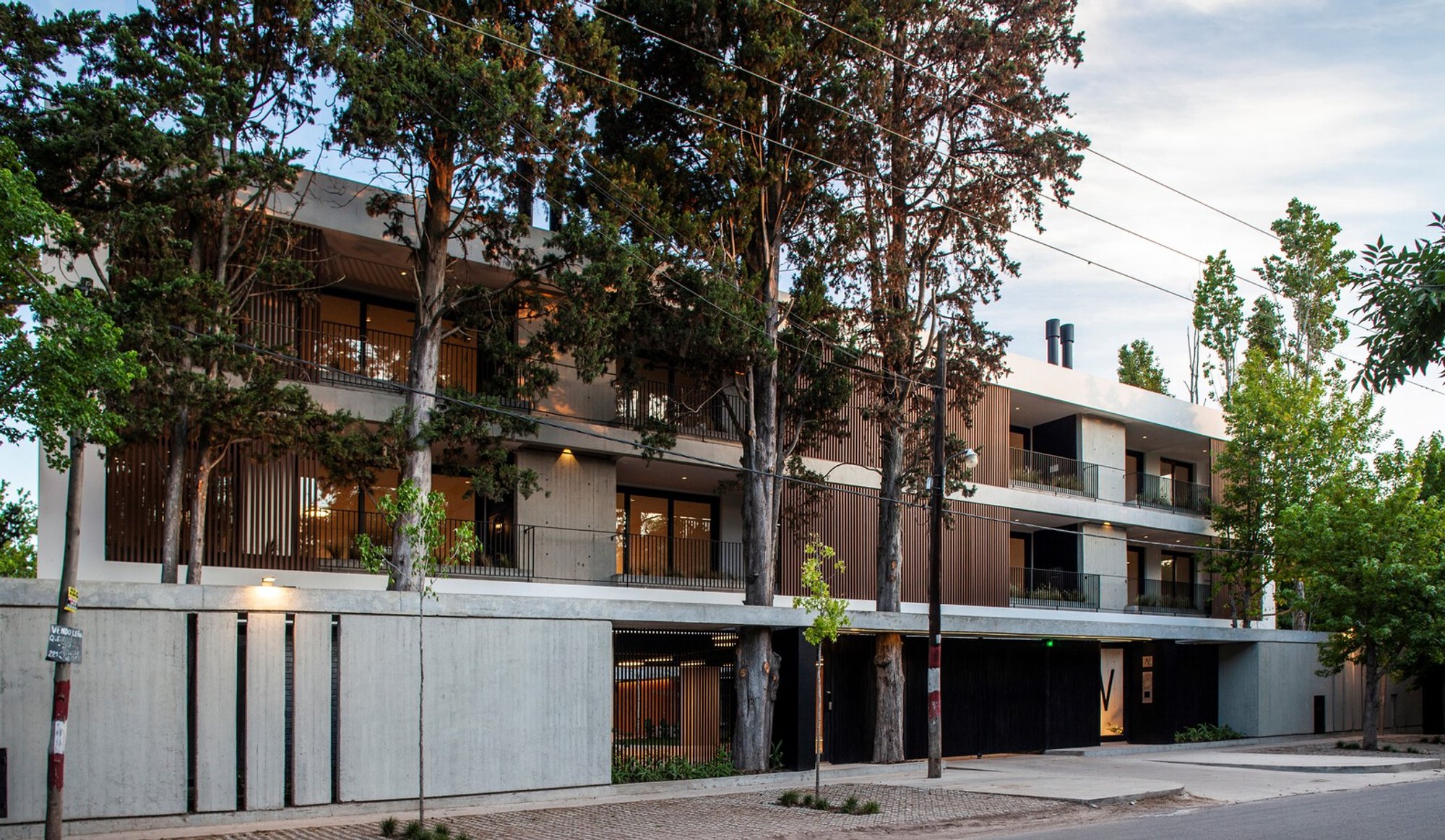 Alvear AV Residence Architecture: A Harmonious Blend of Design and Nature