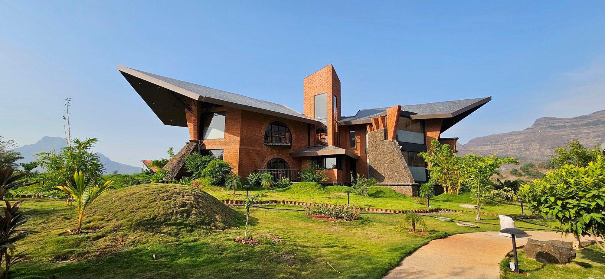 Organic Architecture: The Concept Behind the Mountain Dust House