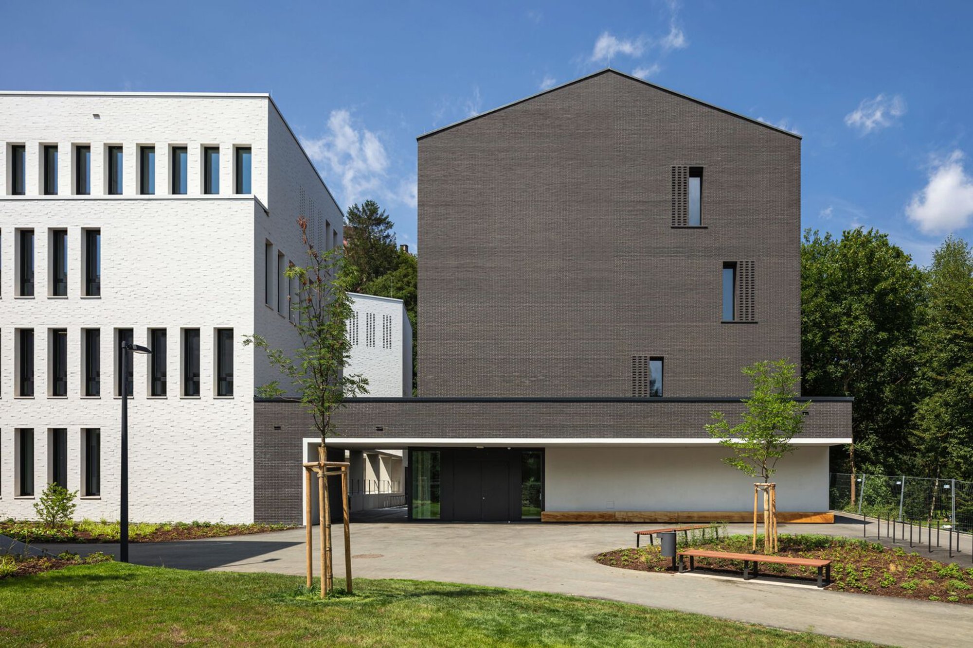 Seminar Building at Philipps University Marburg: A Harmonious Blend of Tradition and Modernity