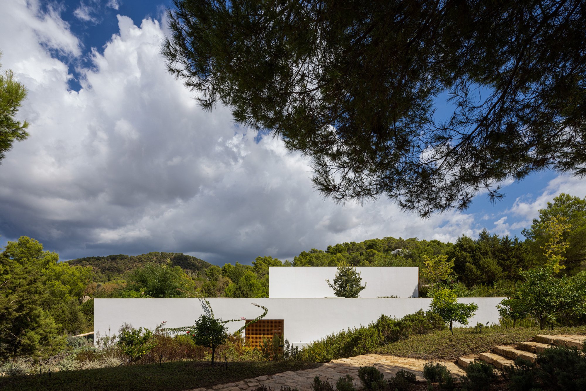 San Josep Villas: A Mediterranean Modern Architectural Marvel