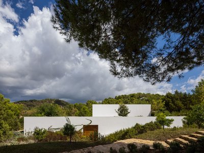 San Josep Villas: A Mediterranean Modern Architectural Marvel