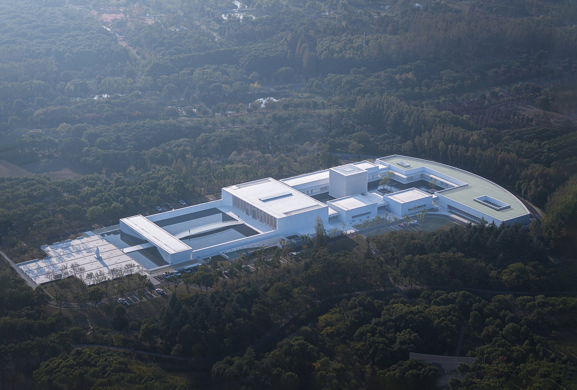 Yanzi Memorial Hall Architecture: A Modern Tribute to Traditional Chinese Design