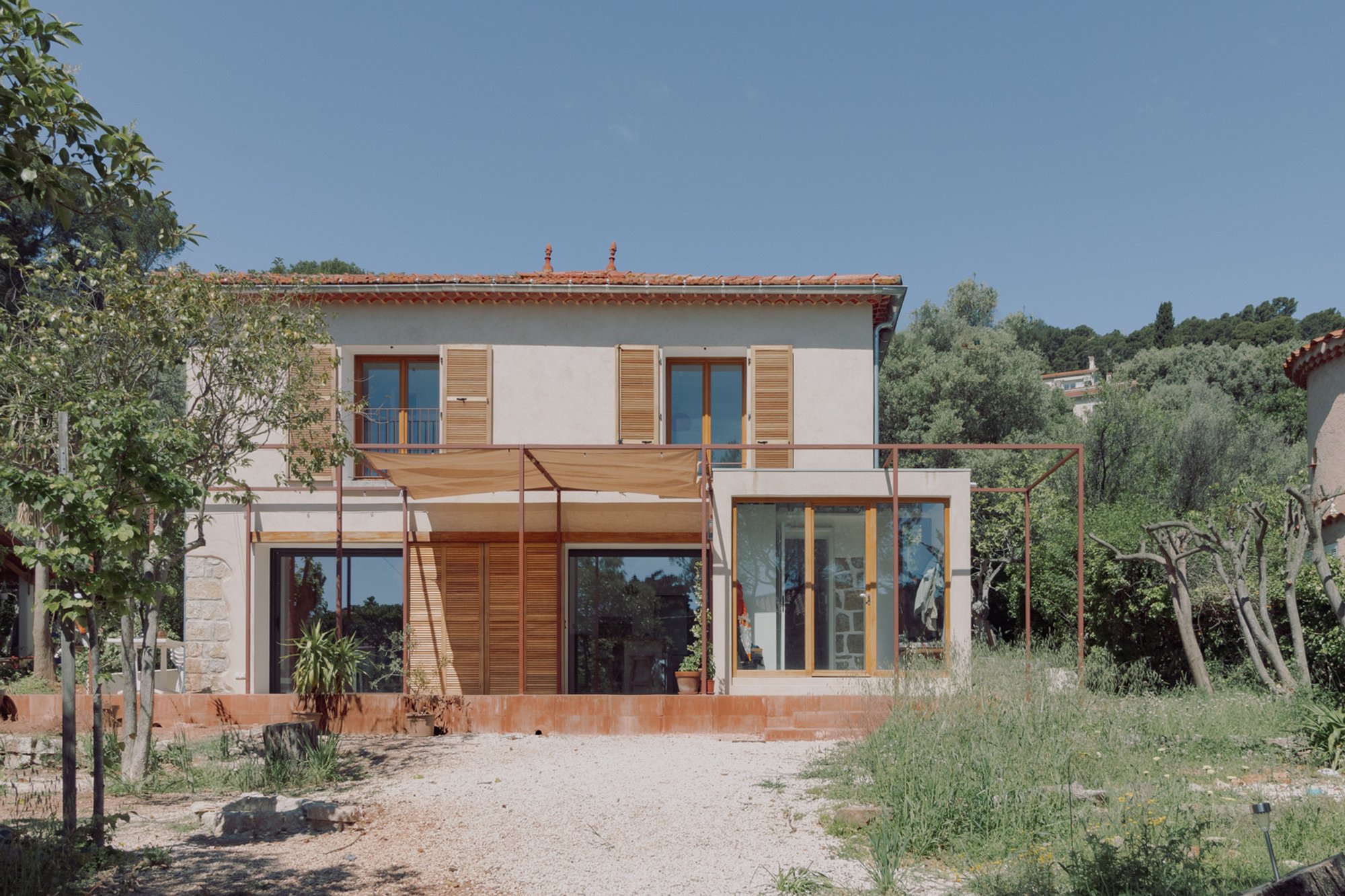 Mediterranean Bioclimatic House Design: Maison Champion by Thibaut Bertet Architecte