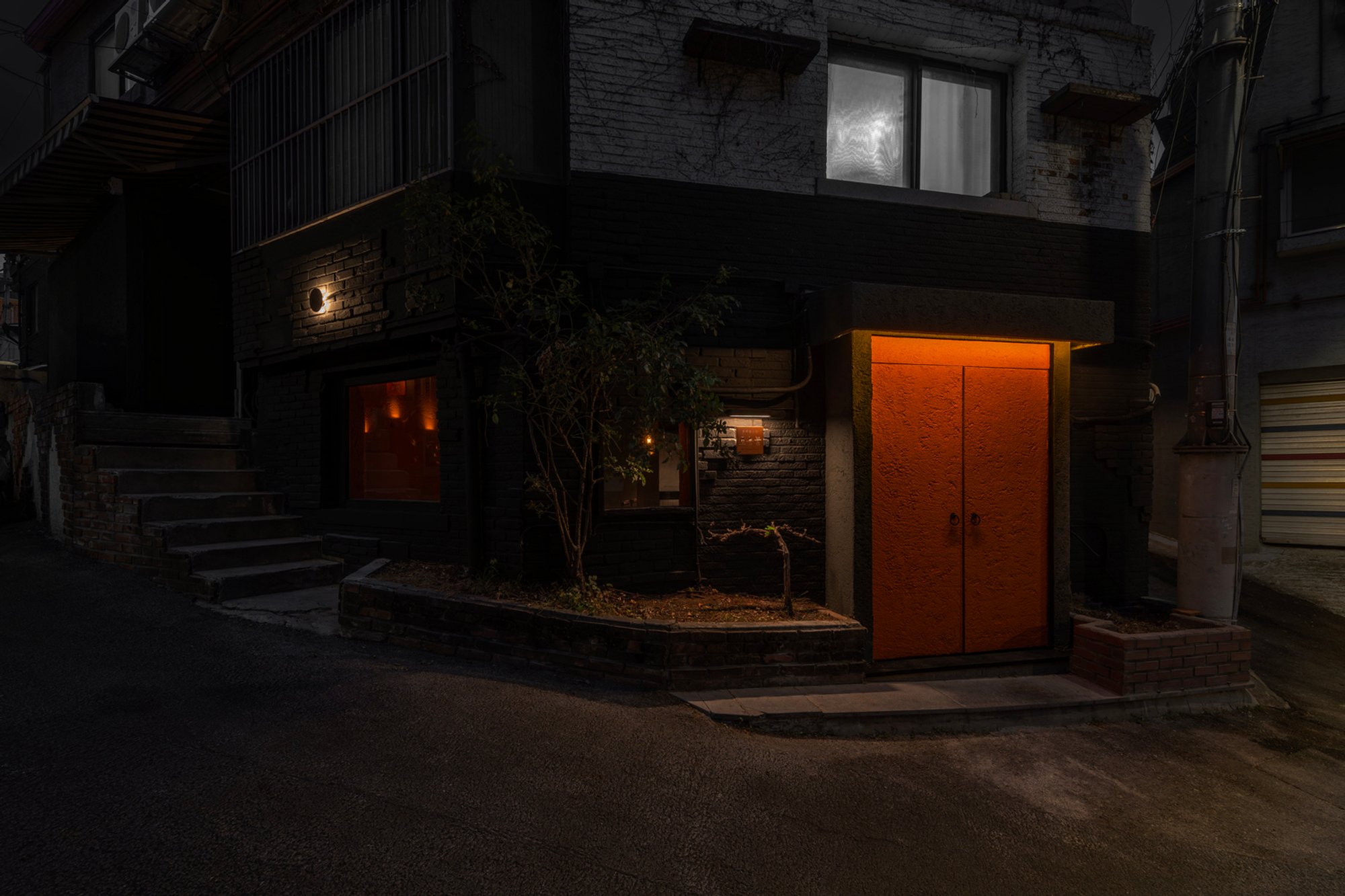 Traditional Liquor Bar Architecture in Itaewon: A Blend of Heritage and Modernity