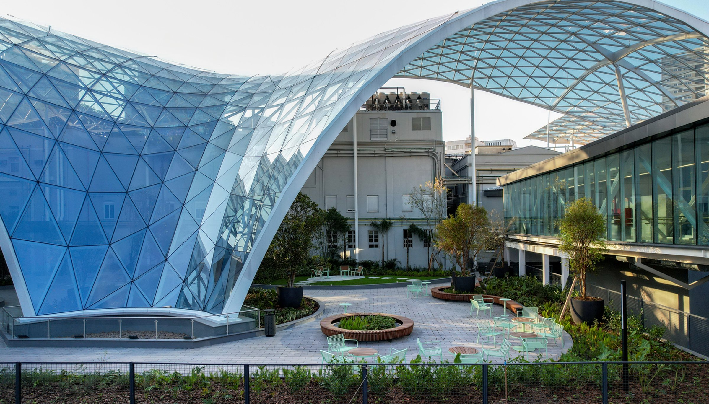 Modern Glass Roof Architecture: A Stunning Blend of Innovation and Design