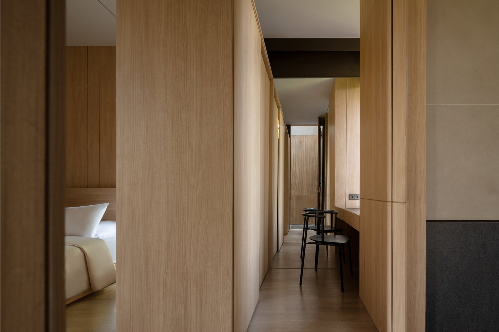 Antelope House: A Masterpiece of Minimalist Architecture in Urban Indonesia