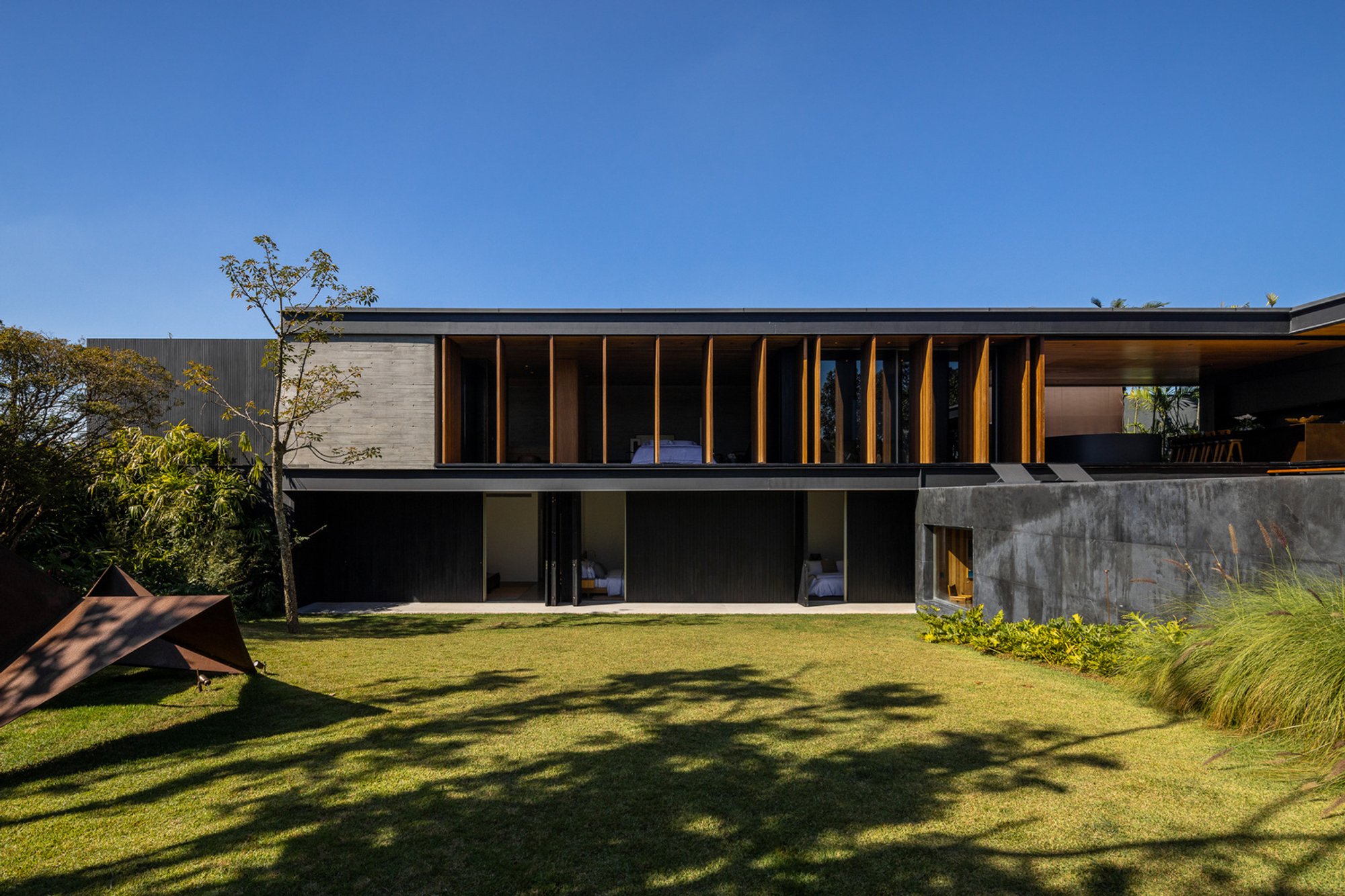 Modern T-Shaped House Design: A Stunning Example by Gui Mattos