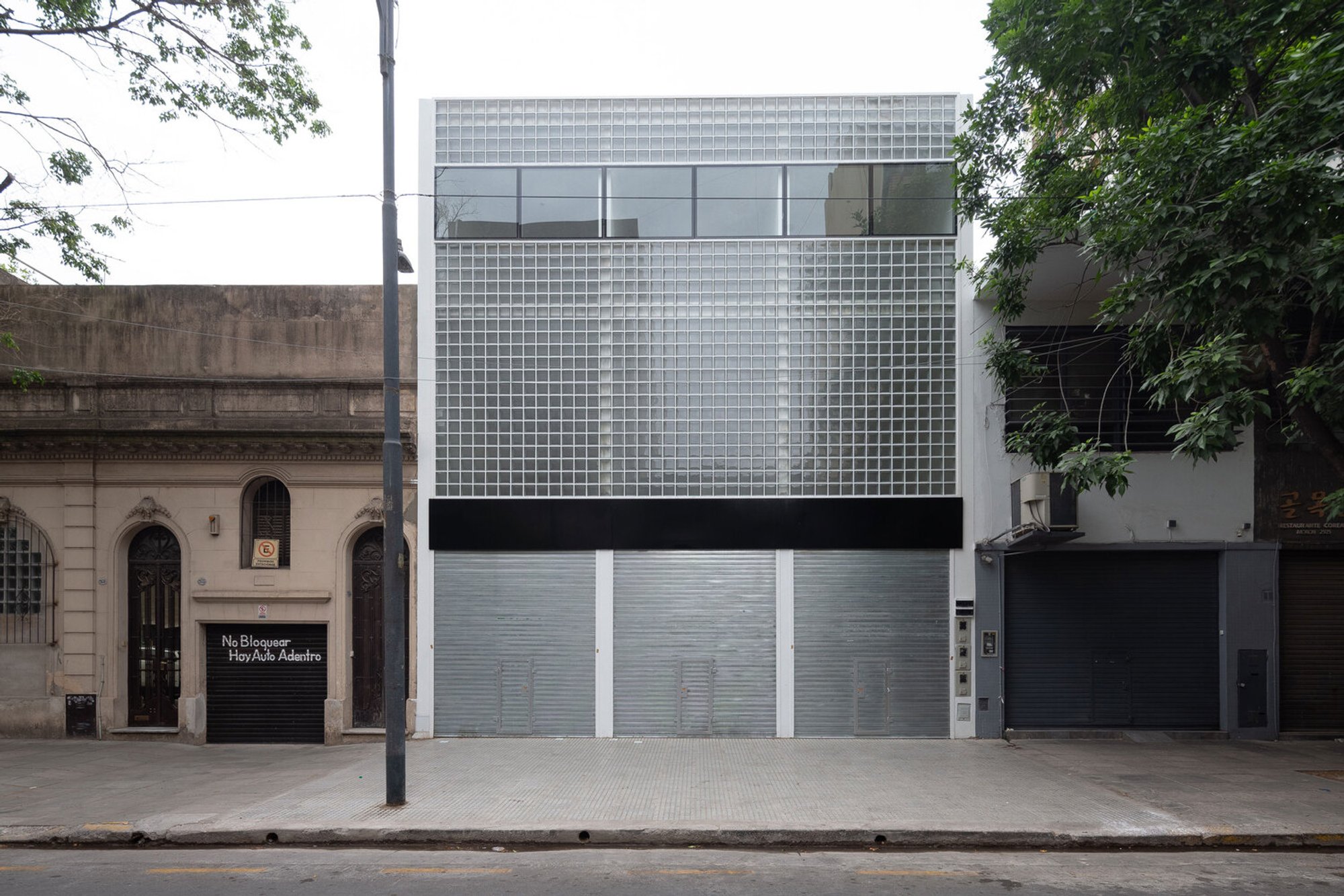 Adaptive Commercial Architecture: A Case Study of Commercial Stores Morón 2929