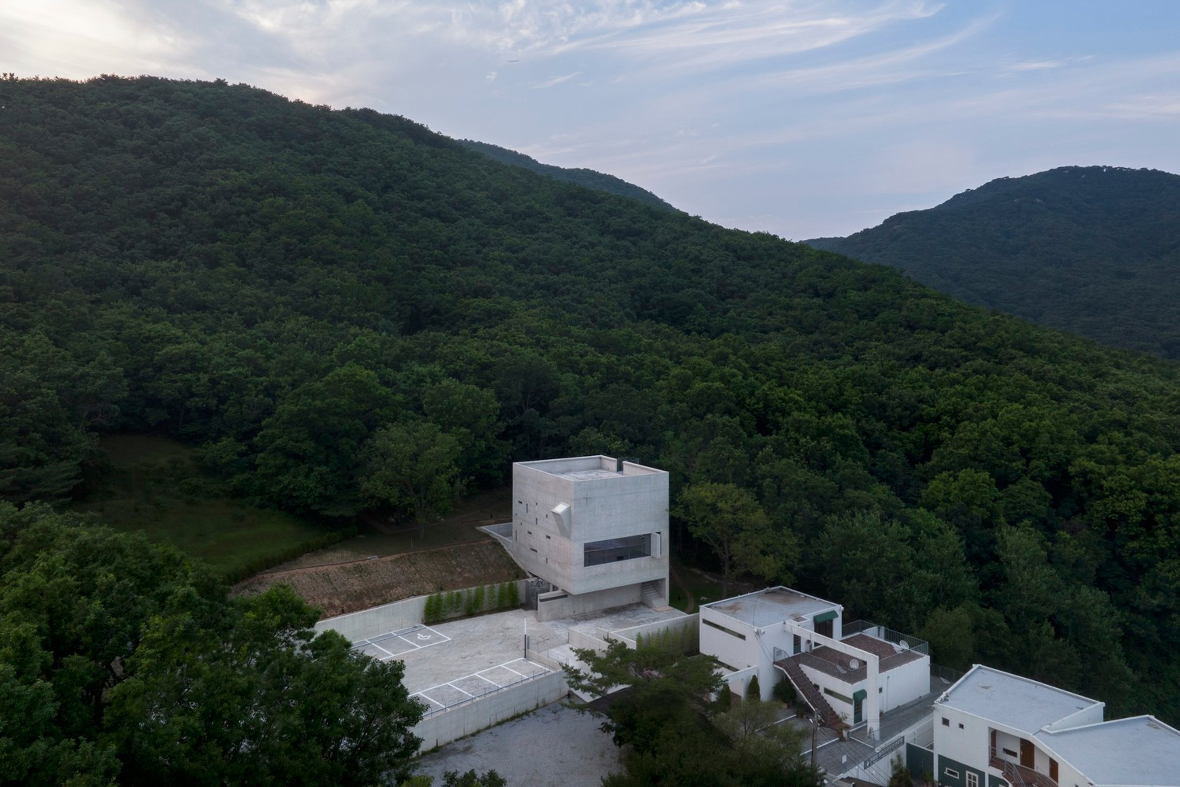 Minimalist Meditation Architecture: A Deep Dive into the Meditation Chapel