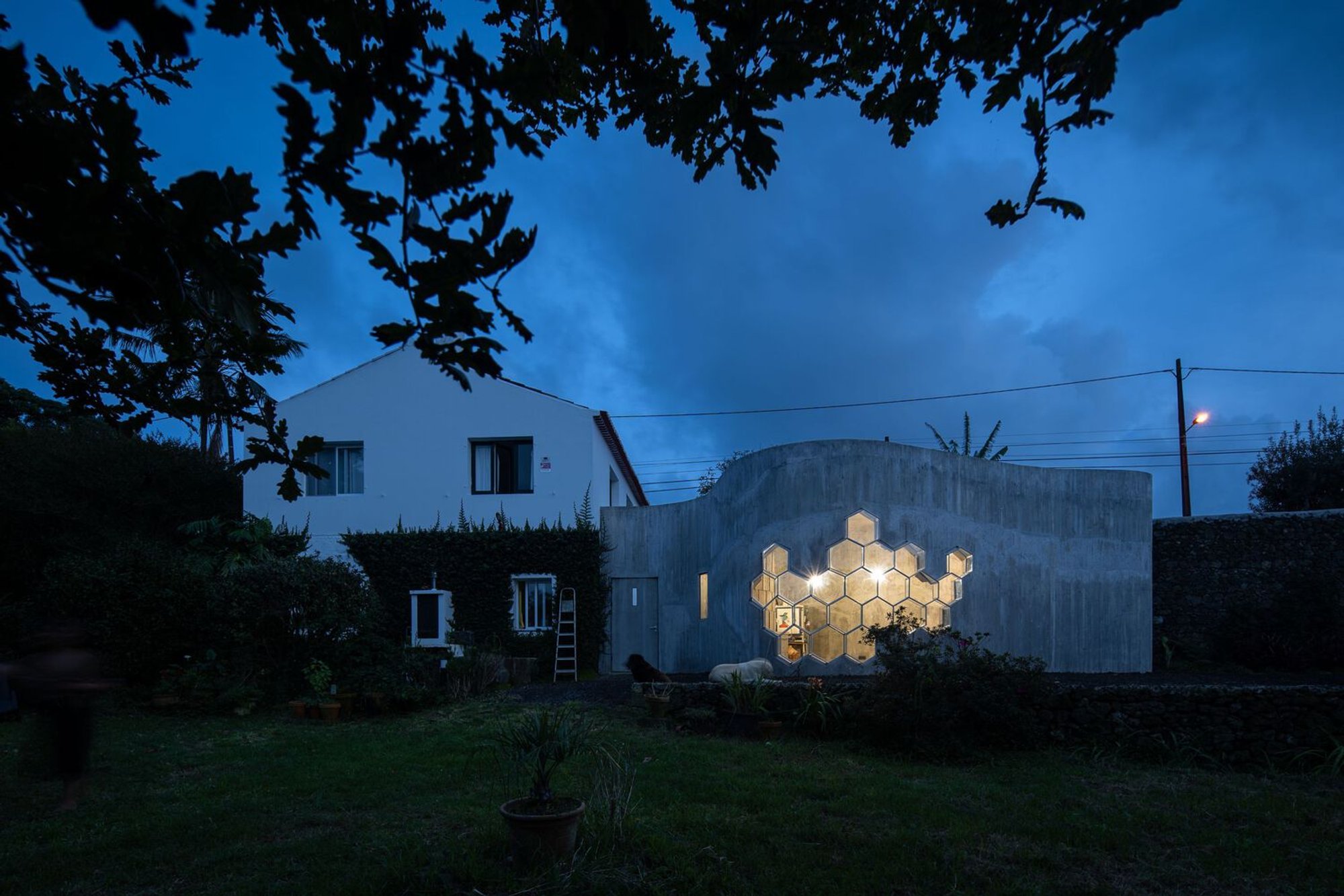 Sculptor Studio Architecture: A Compact Masterpiece by Bernardo Rodrigues