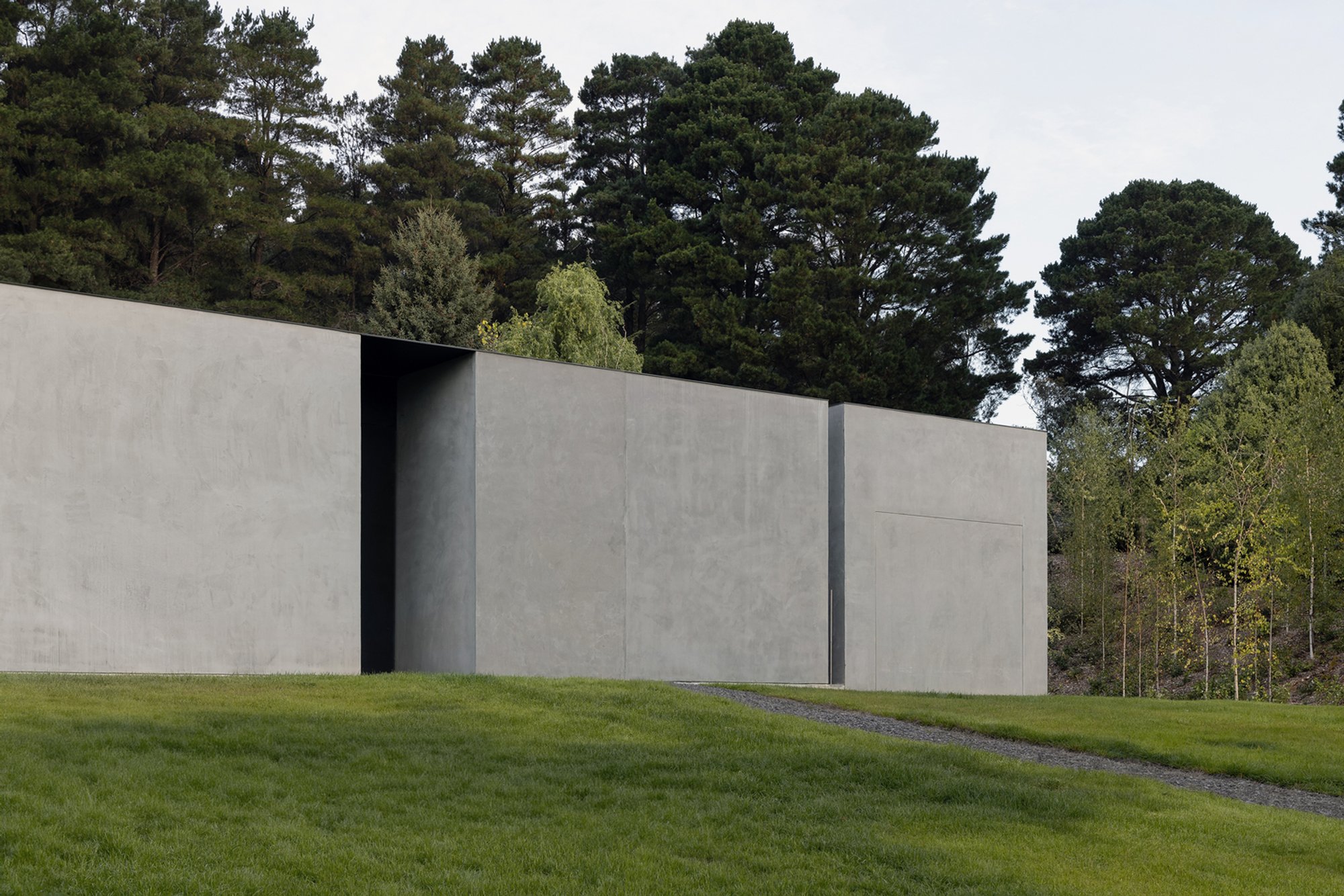 Minimalist Modern Homes: A Look Inside Grey House by Adam Kane Architects