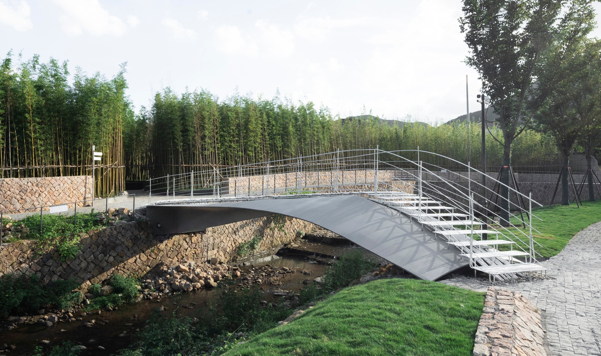 Folio Bridge: Redefining Structural Design and Spatial Experience by FAR WORKSHOP